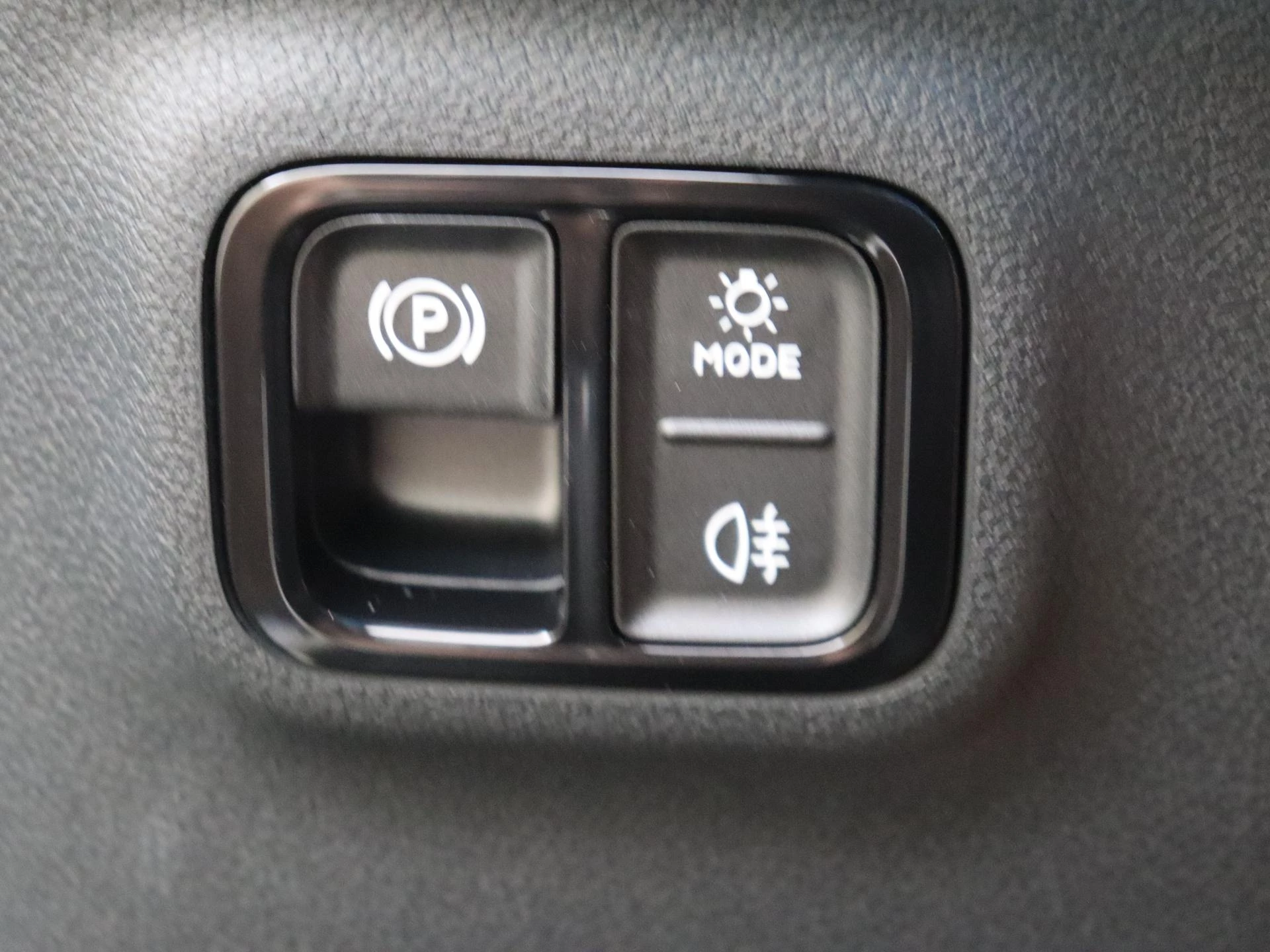 Mercedes-Benz-CLA-image-21