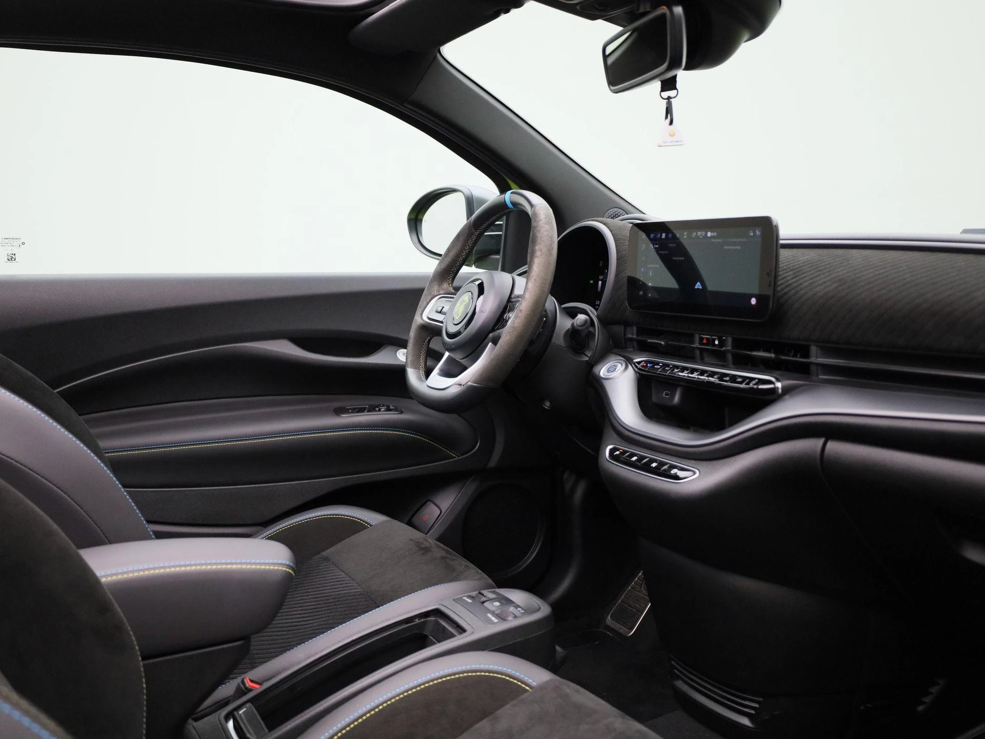 Abarth-500C-image-36