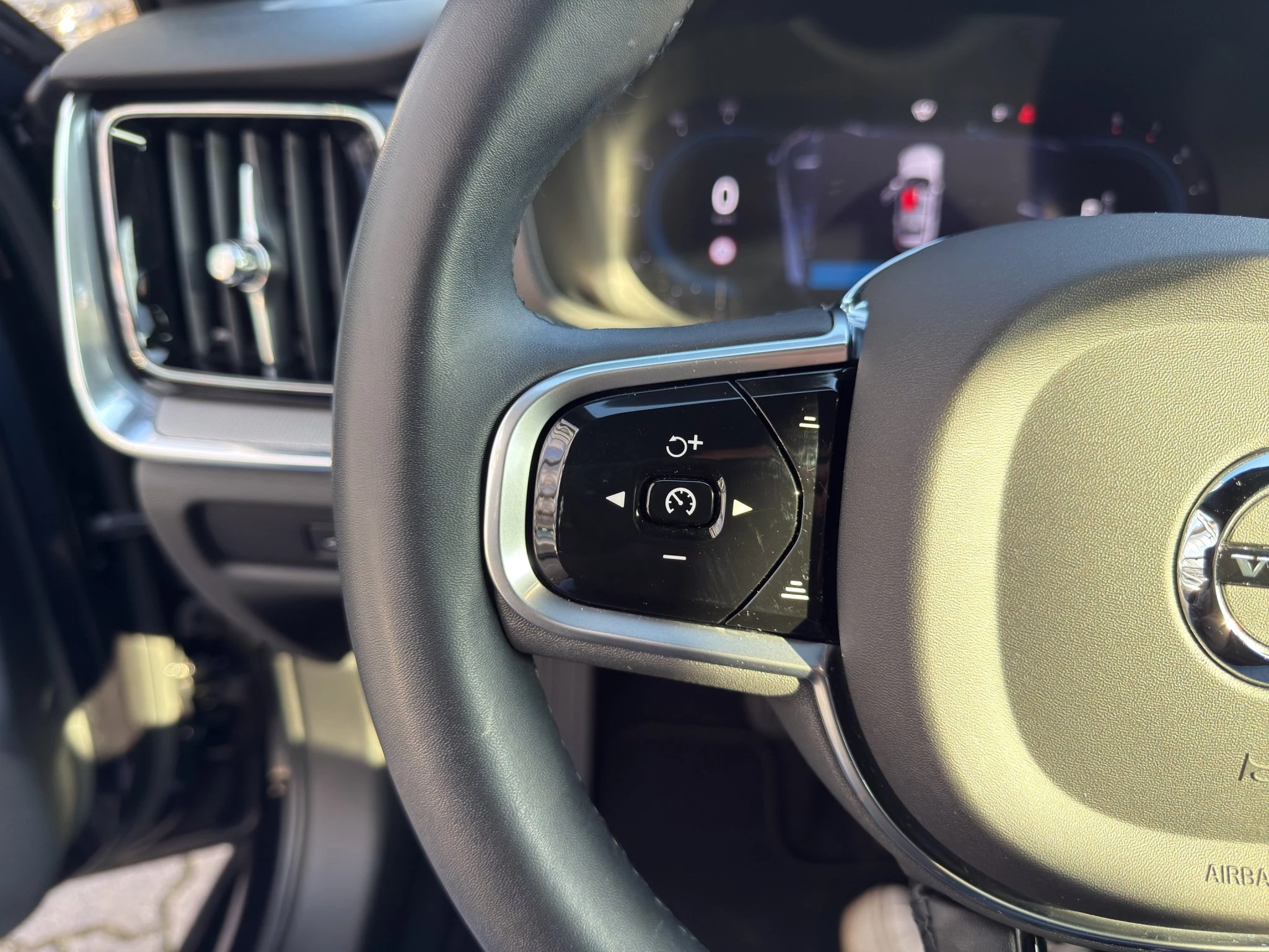 Volvo V60 B3 Plus Dark