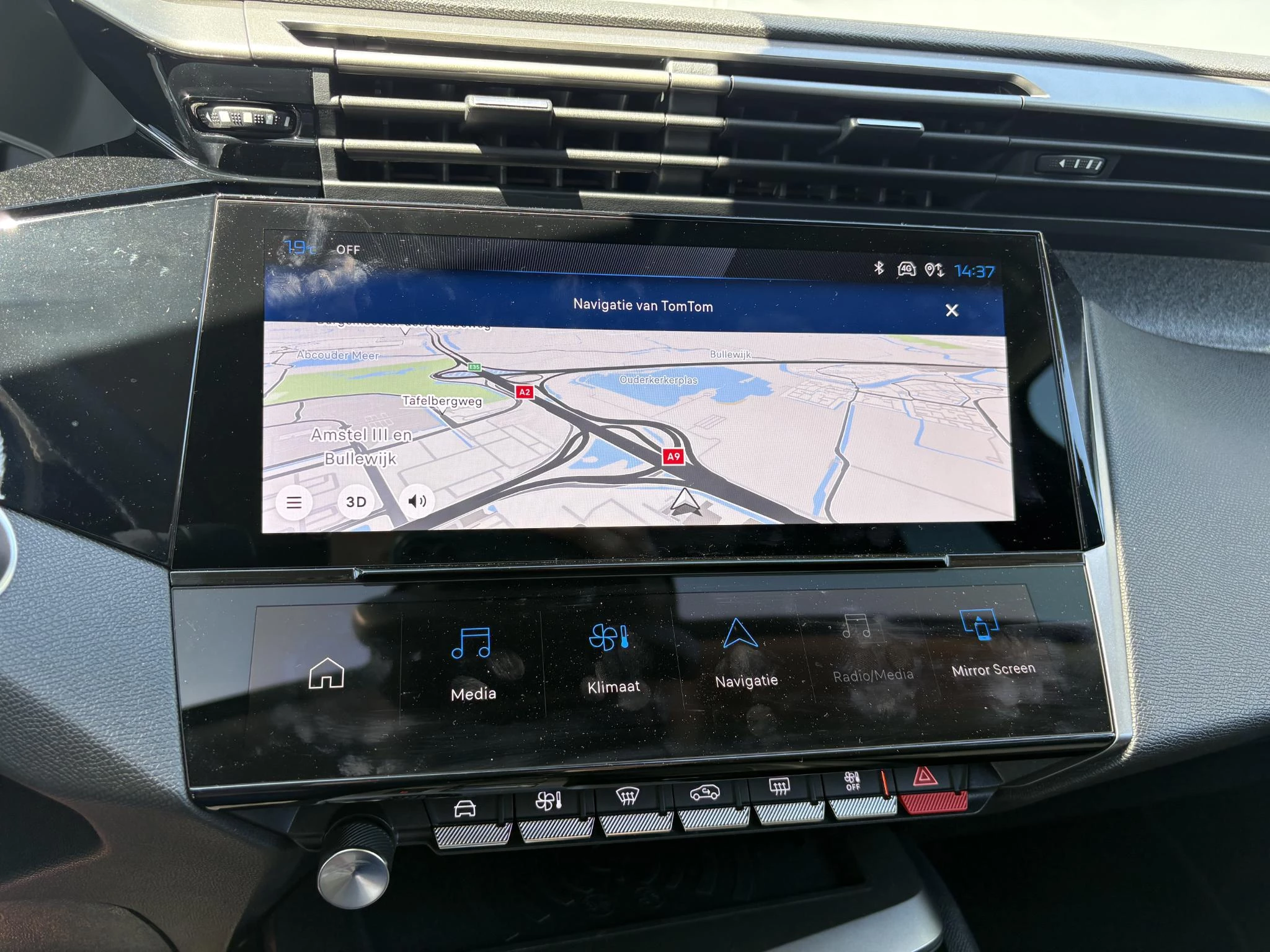 Peugeot-408-image-18