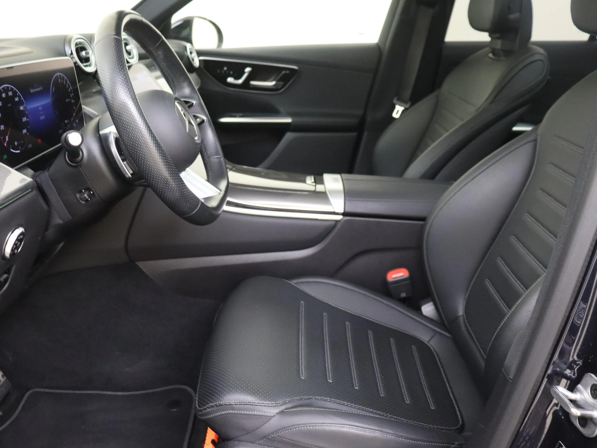 Mercedes-Benz-GLC-image-14