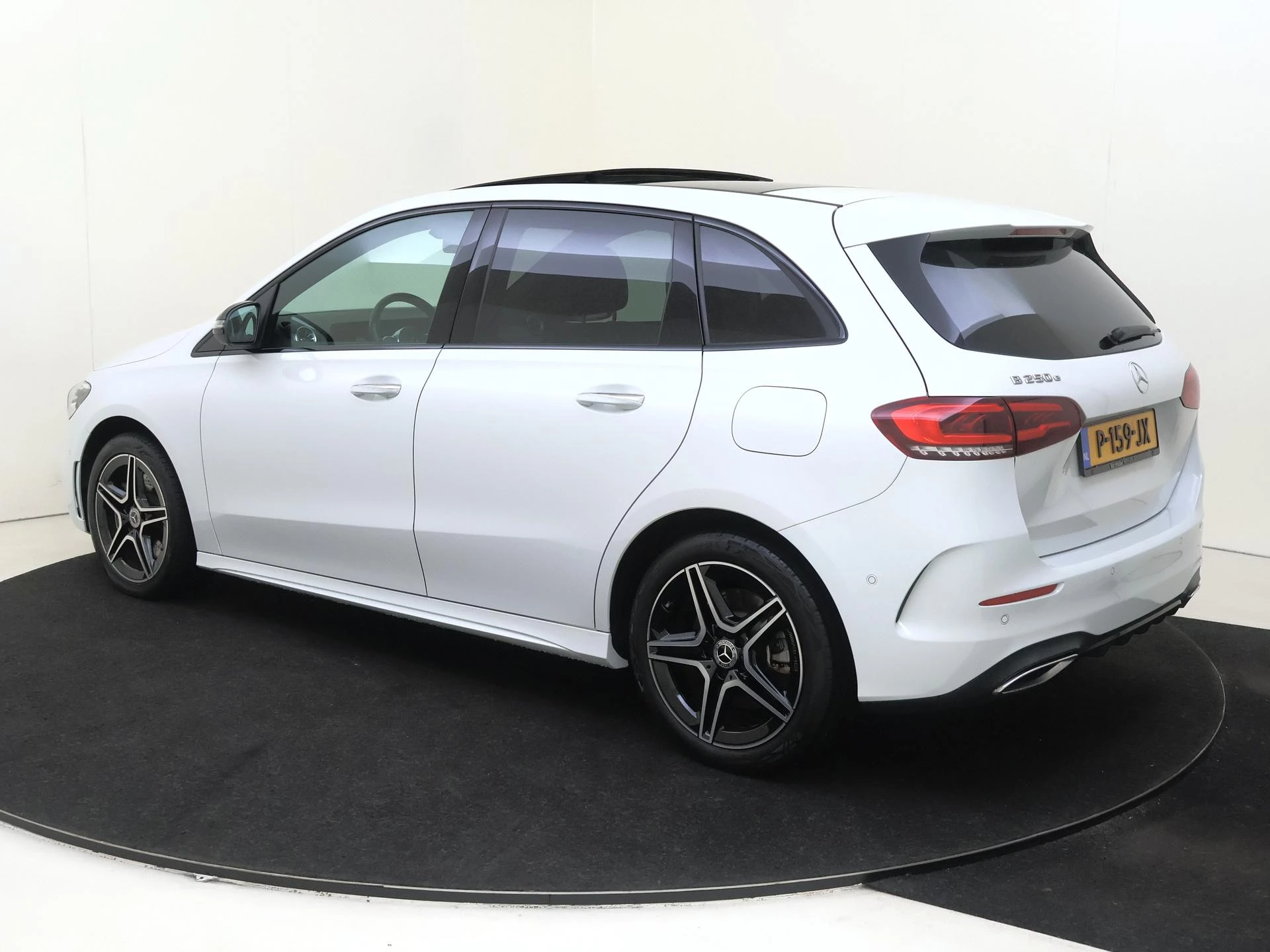 Mercedes-Benz-B-Klasse-image-2