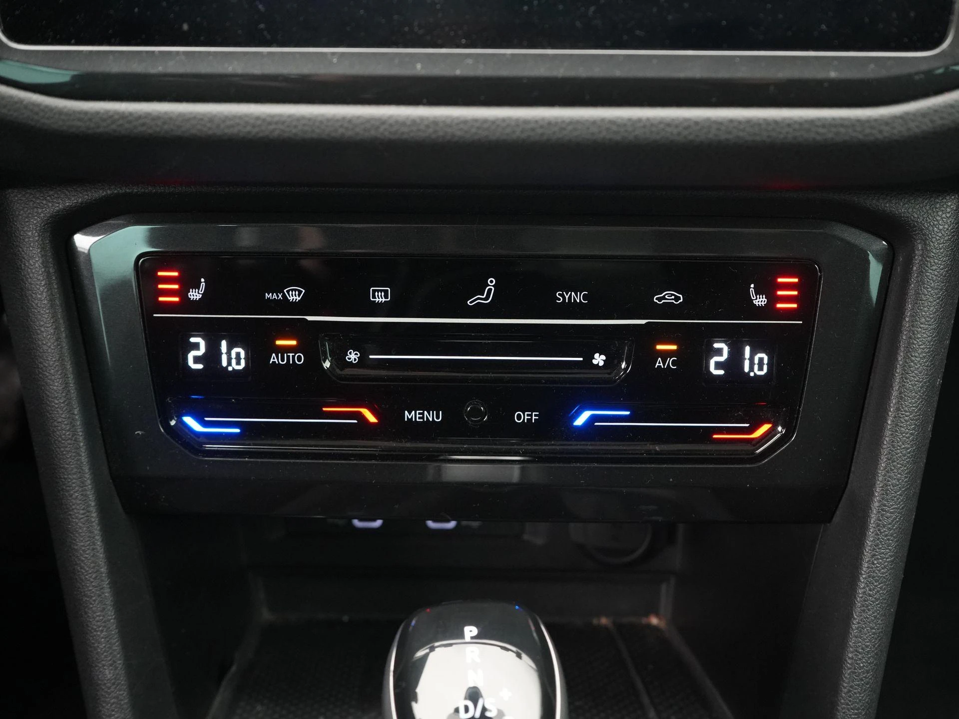 Volkswagen-Tiguan-image-21