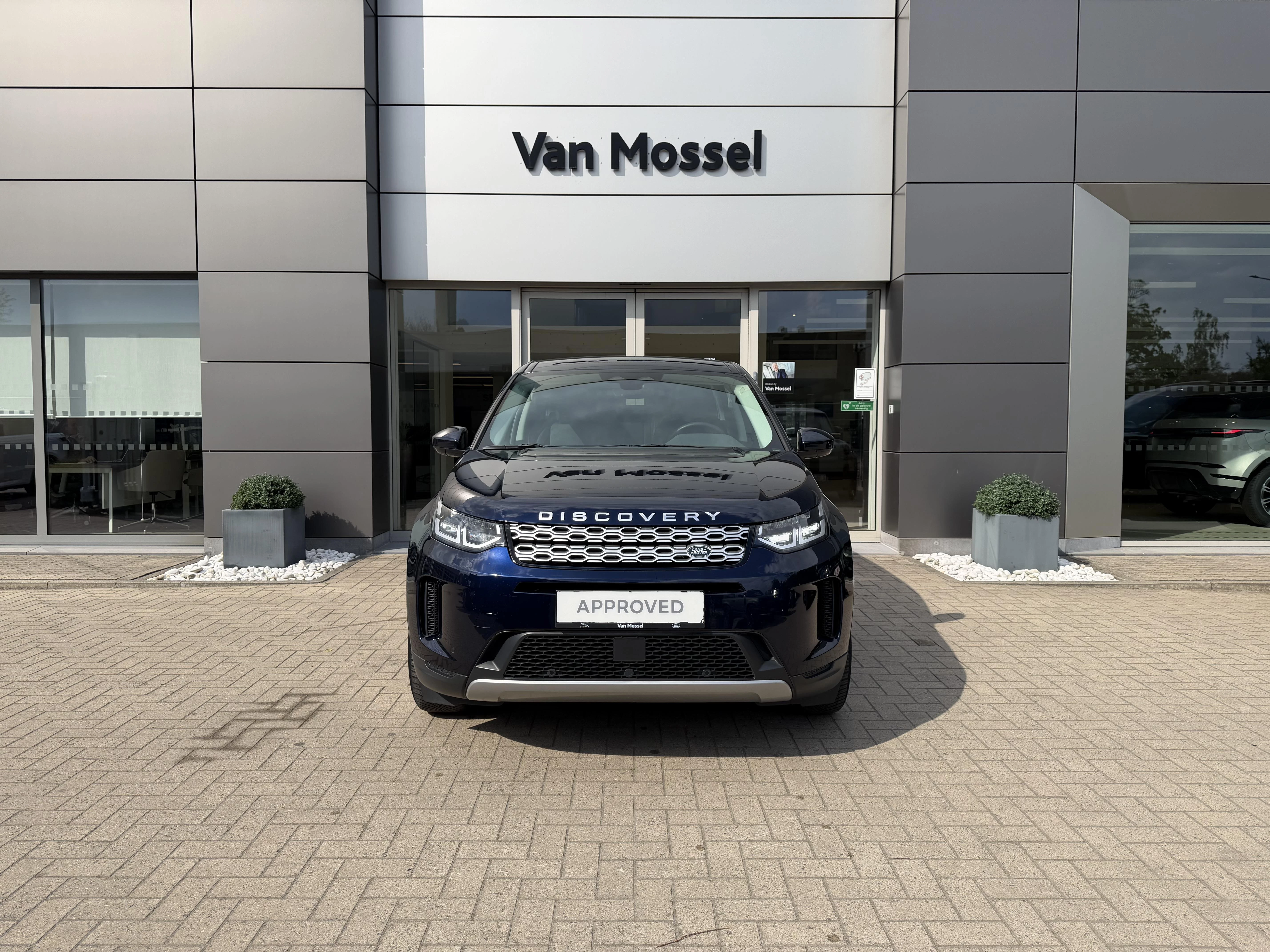 Land Rover-Discovery Sport-image-2
