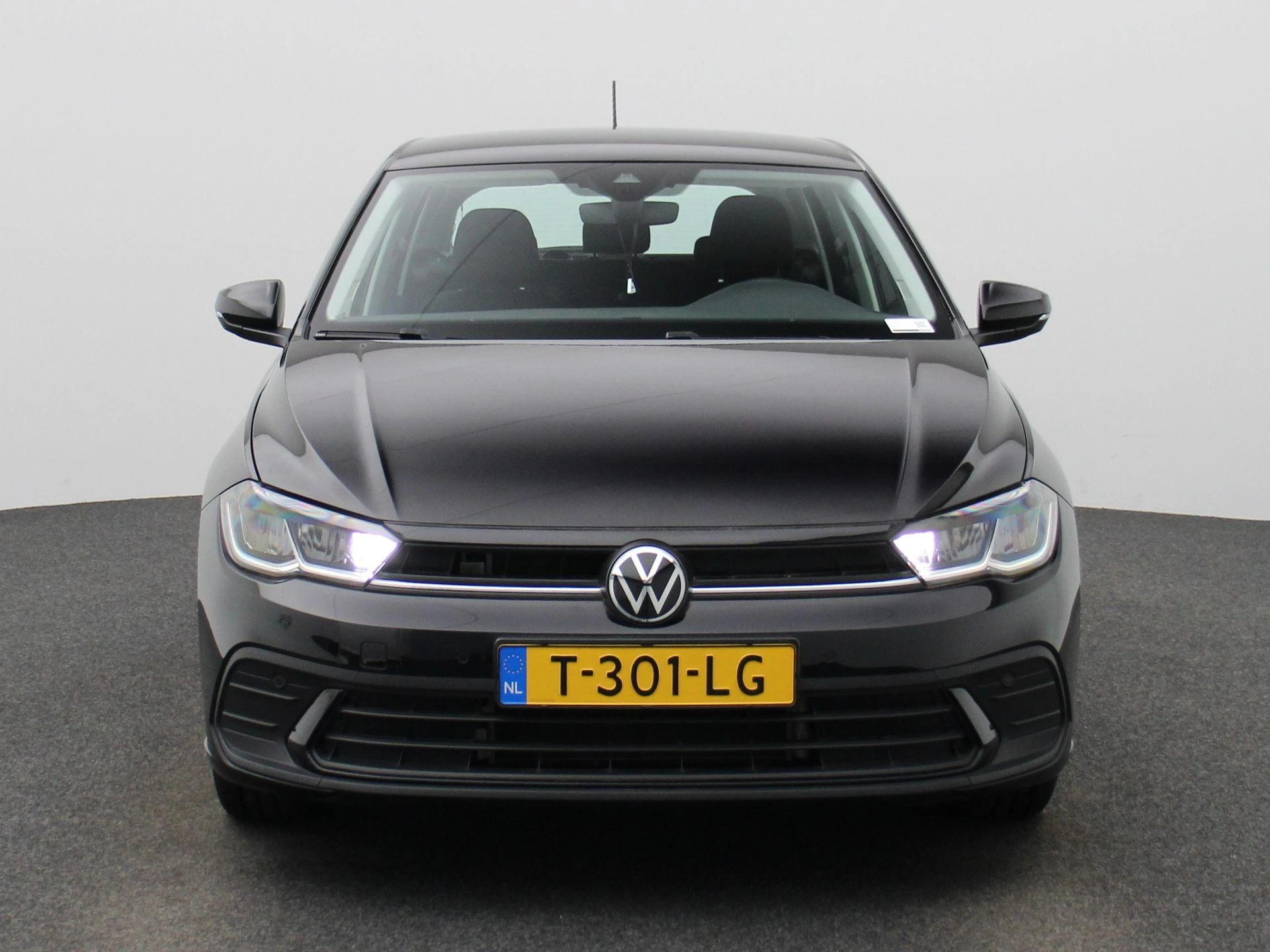 Volkswagen-Polo-image-2
