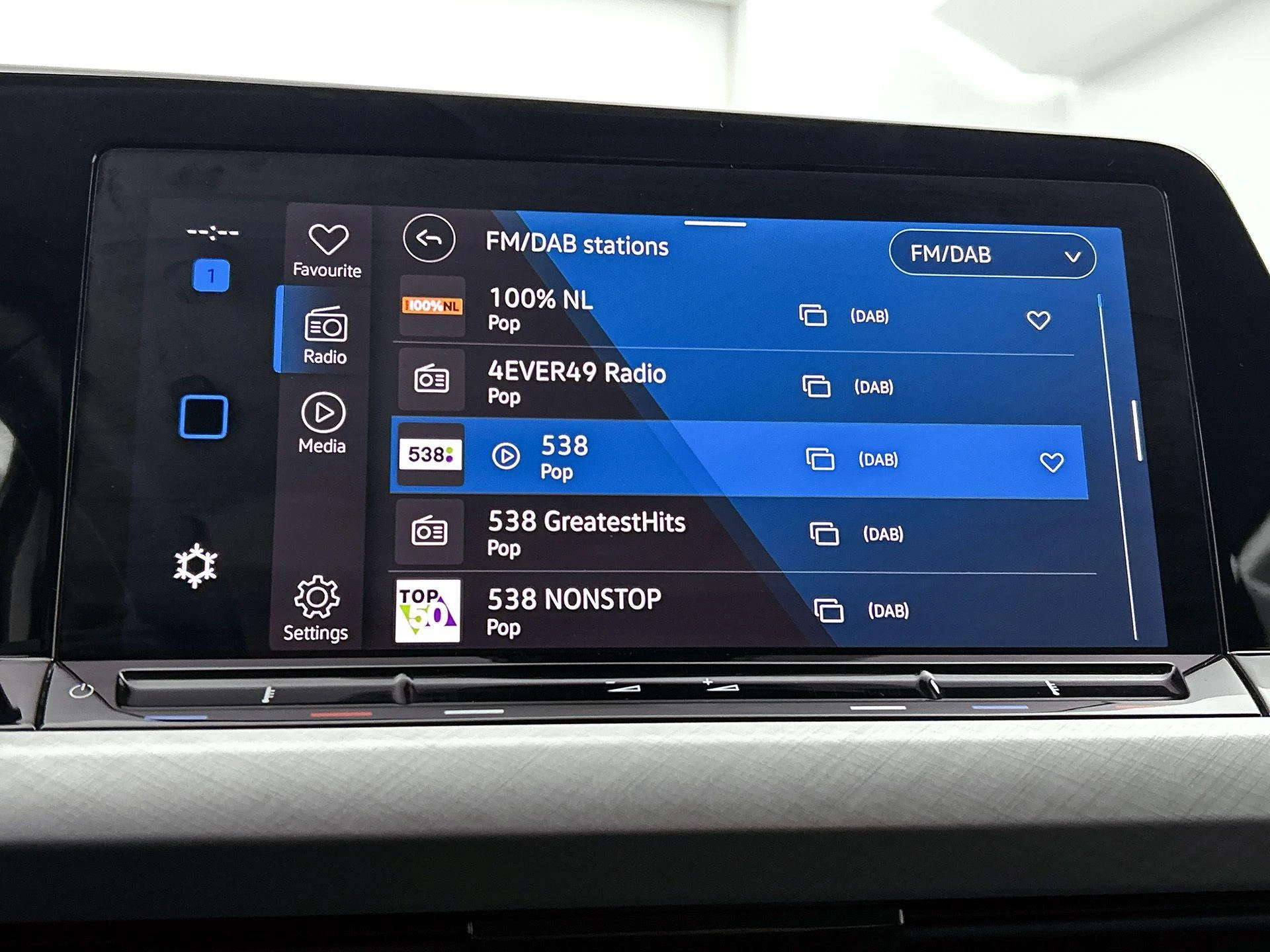 Volkswagen-Golf-image-6