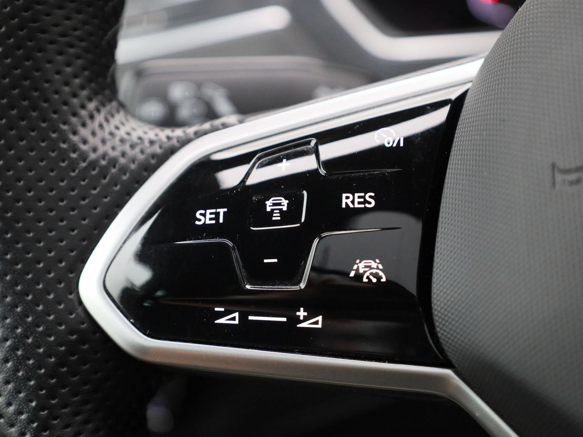 Volkswagen-Tiguan-image-18