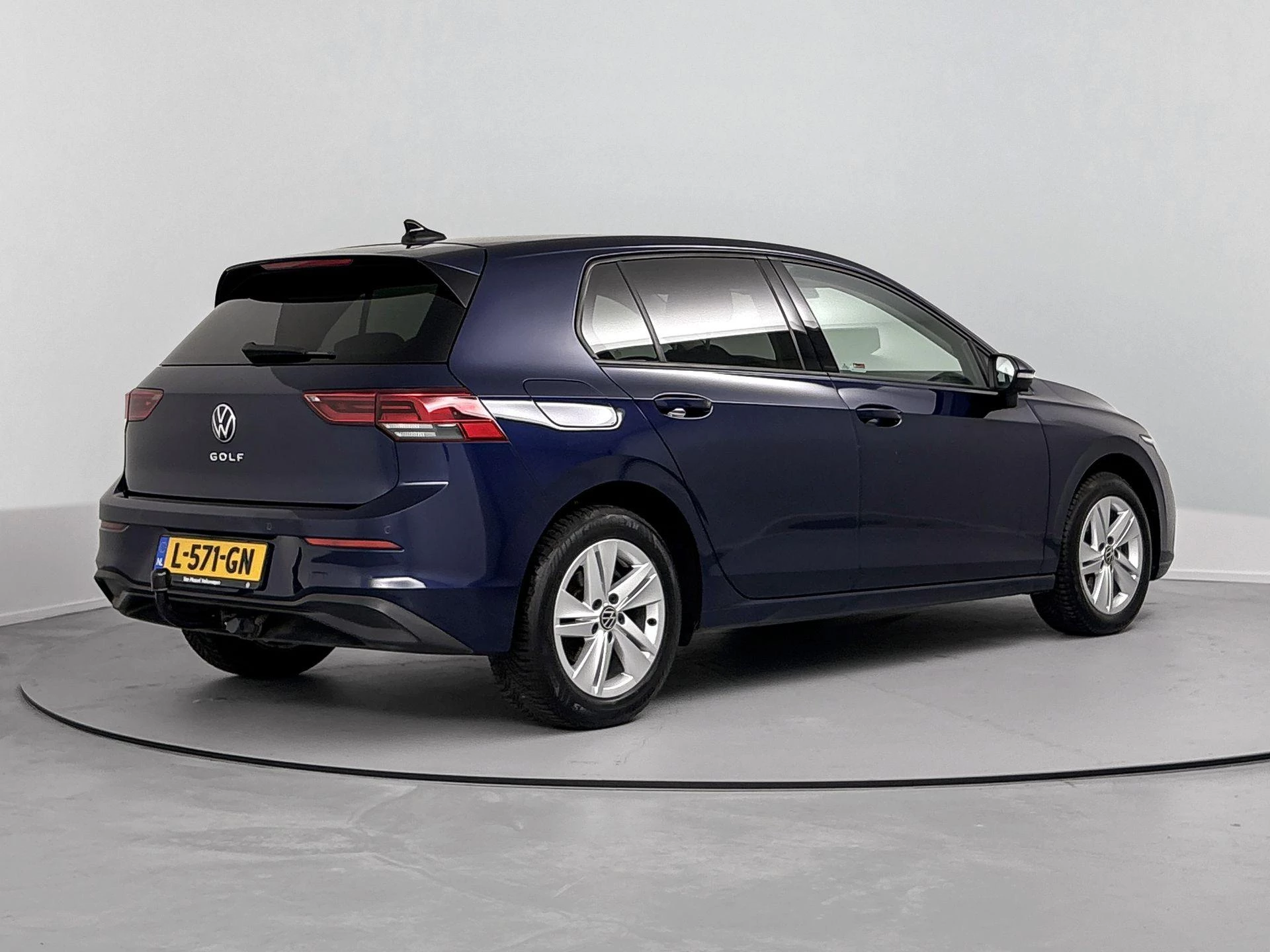 Volkswagen-Golf-image-3