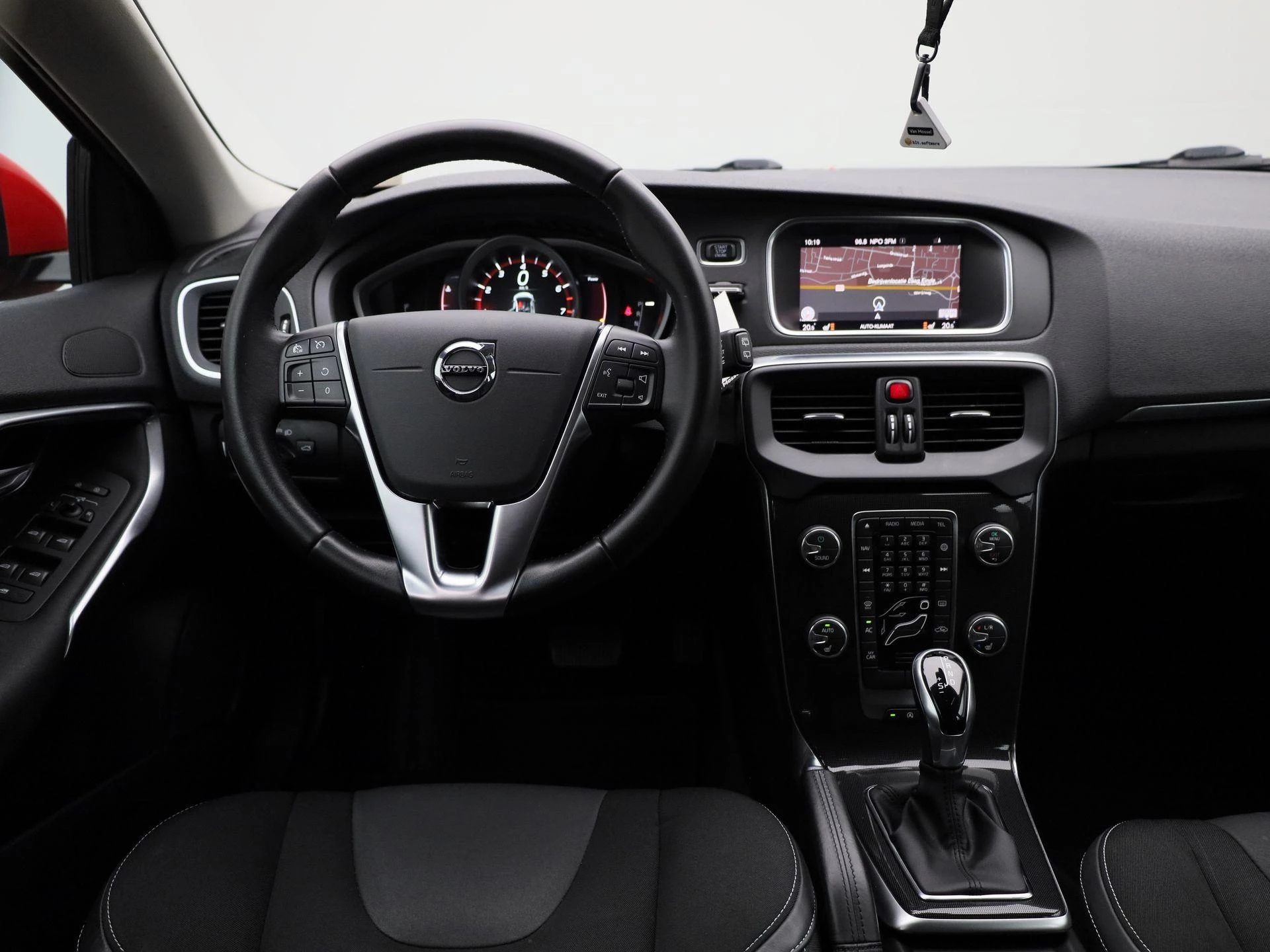 Volvo-V40-image-6