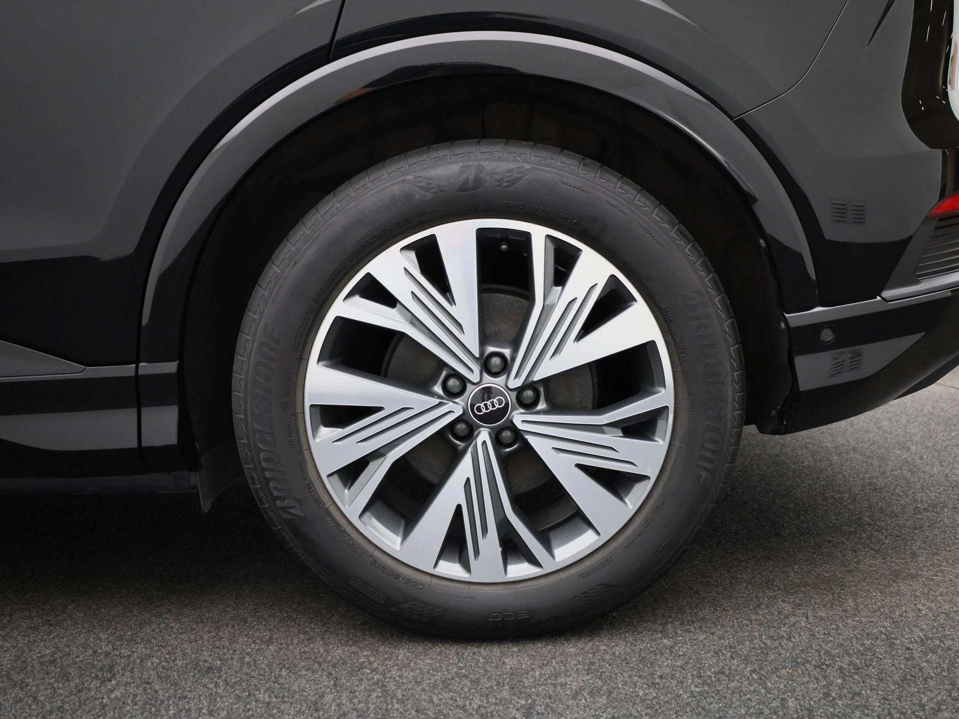 Audi-Q4 e-tron-image-12