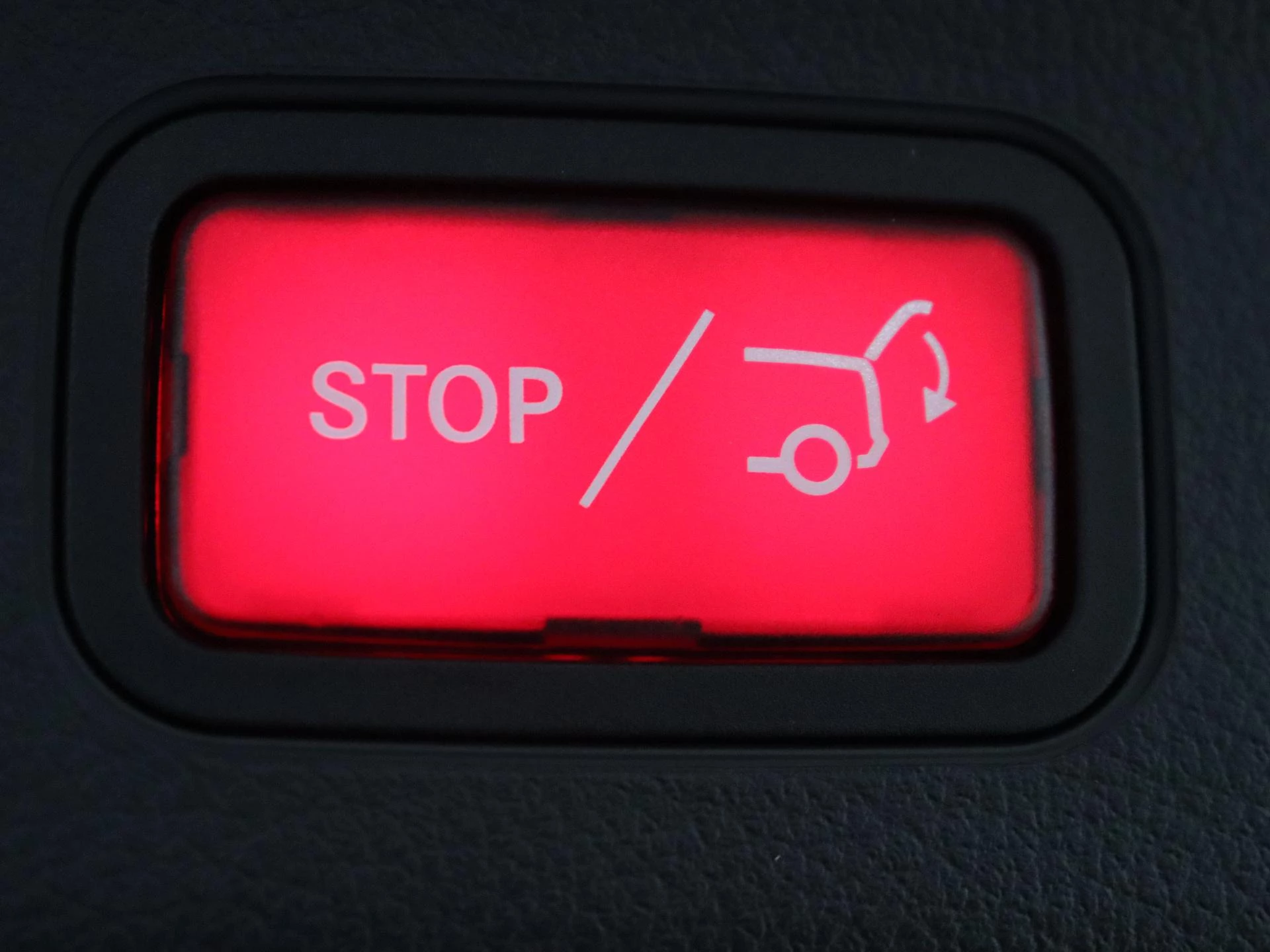 Mercedes-Benz-GLA-image-32