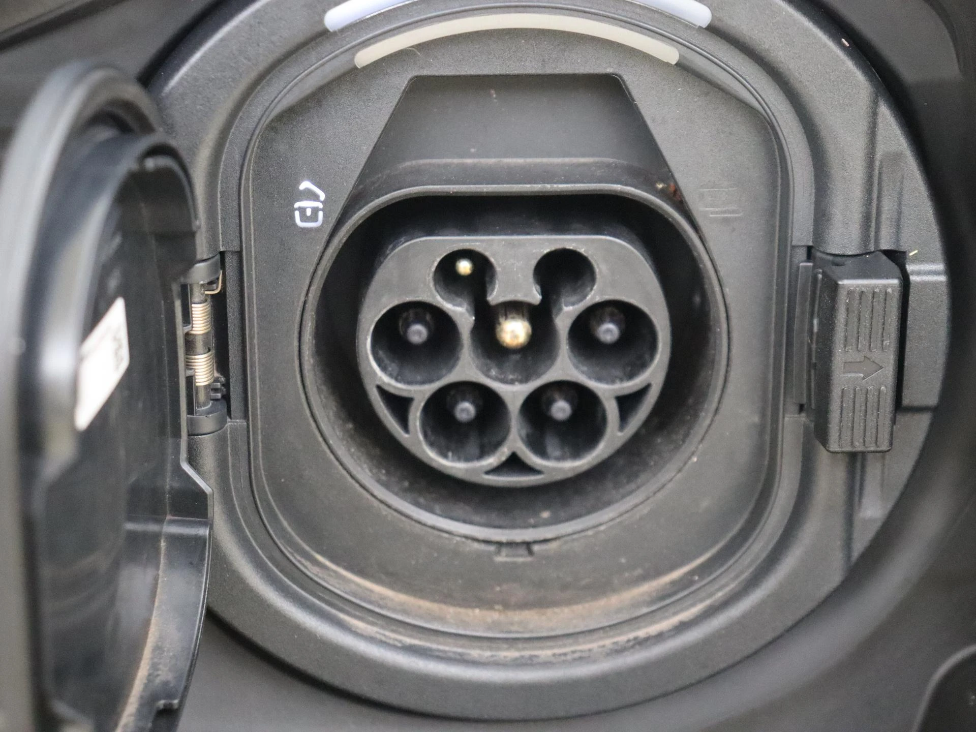 Mercedes-Benz-C-Klasse-image-31