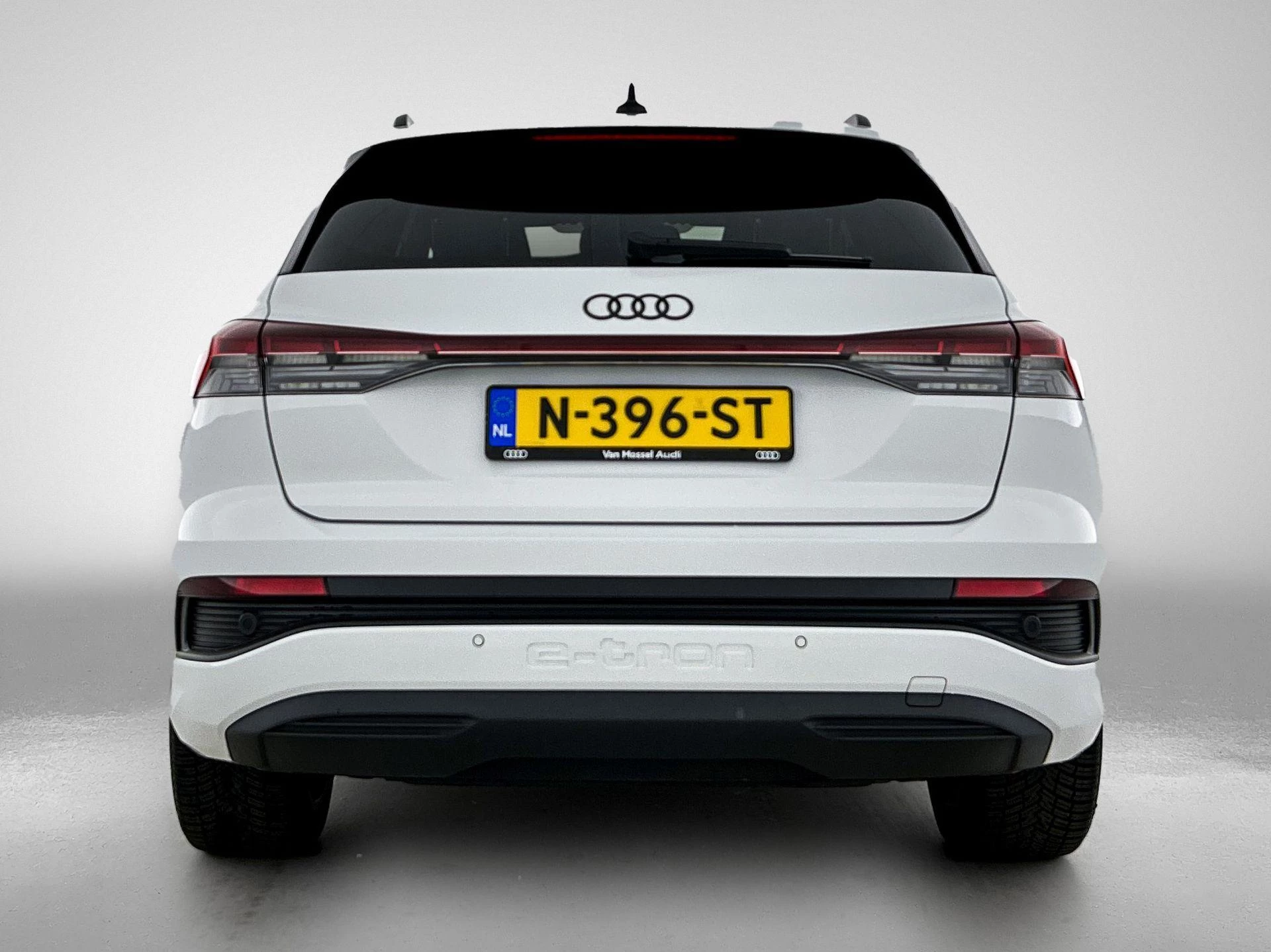 Audi-Q4 e-tron-image-3