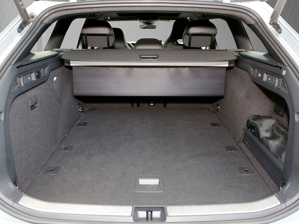 Volkswagen Passat Variant 2.0 TSI 195 kW 4Motion R-Line 19" PANO AHK HUD Navi+VC ACC LED RFK+PDC SHZ