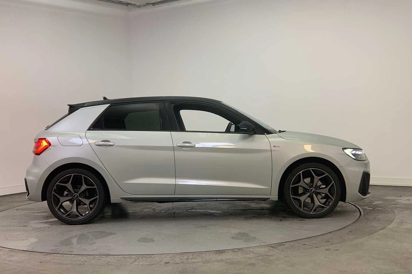 Audi-A1 Sportback-image-3