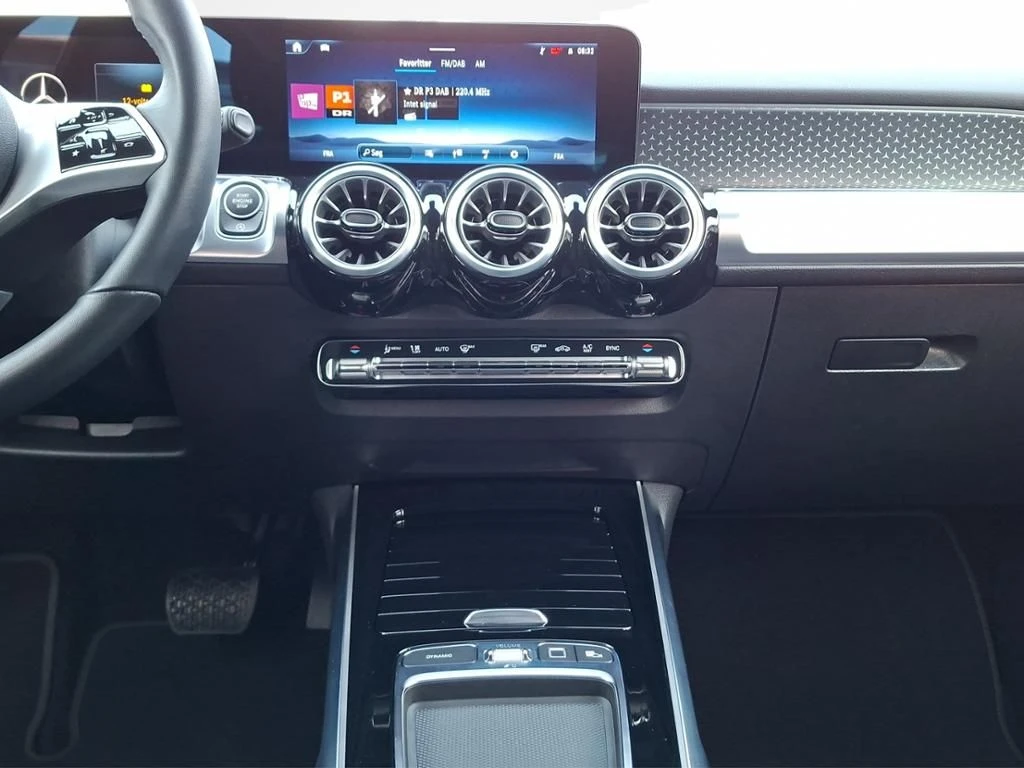 Mercedes-Benz-GLB 200 d-image-18