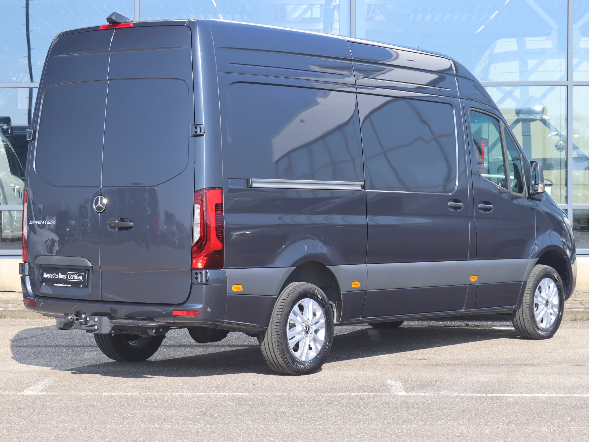 Mercedes-Benz-Sprinter-image-1
