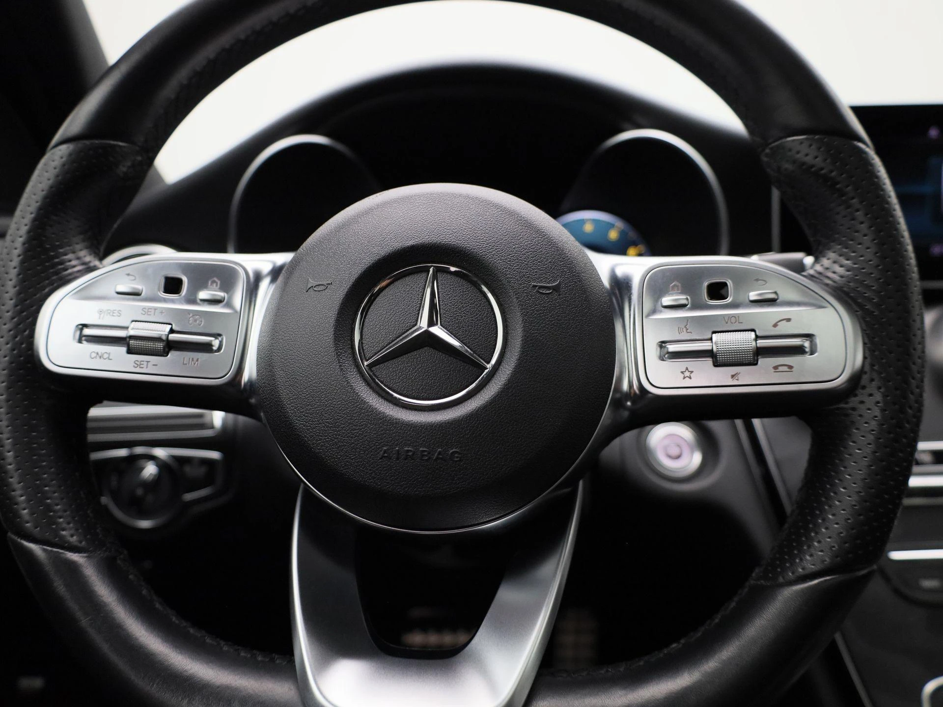 Mercedes-Benz-C-Klasse-image-6