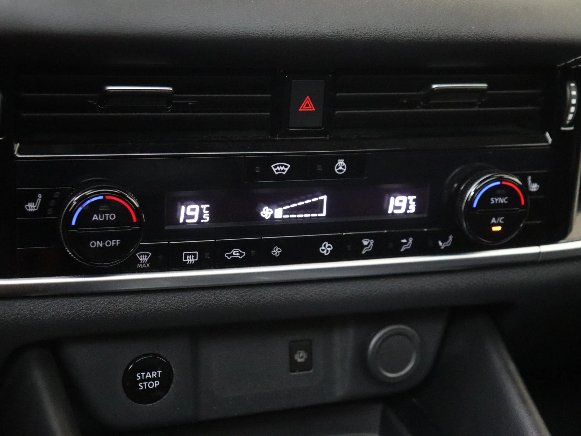 Nissan-QASHQAI-image-18