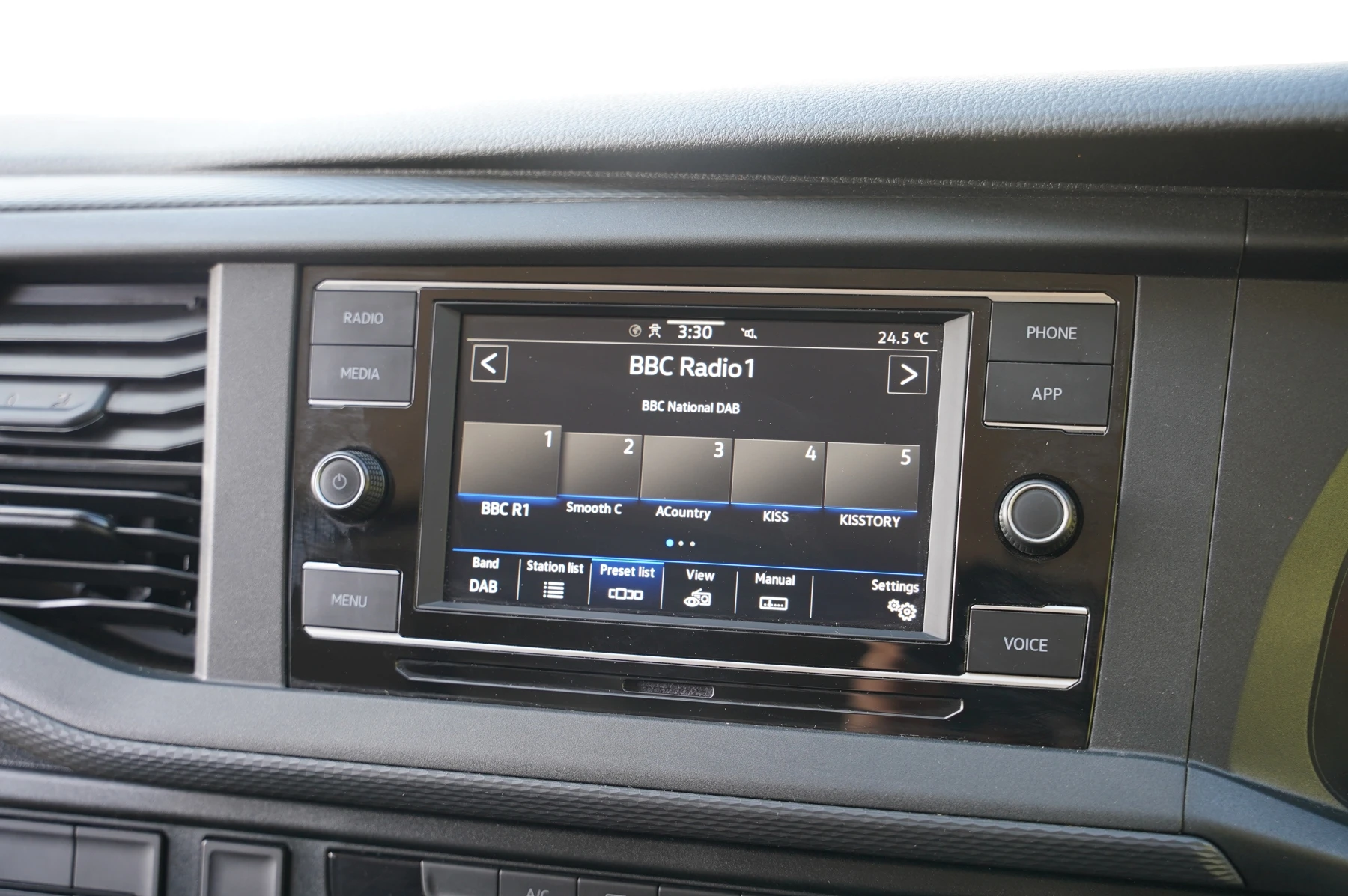 Volkswagen-Transporter-image-19