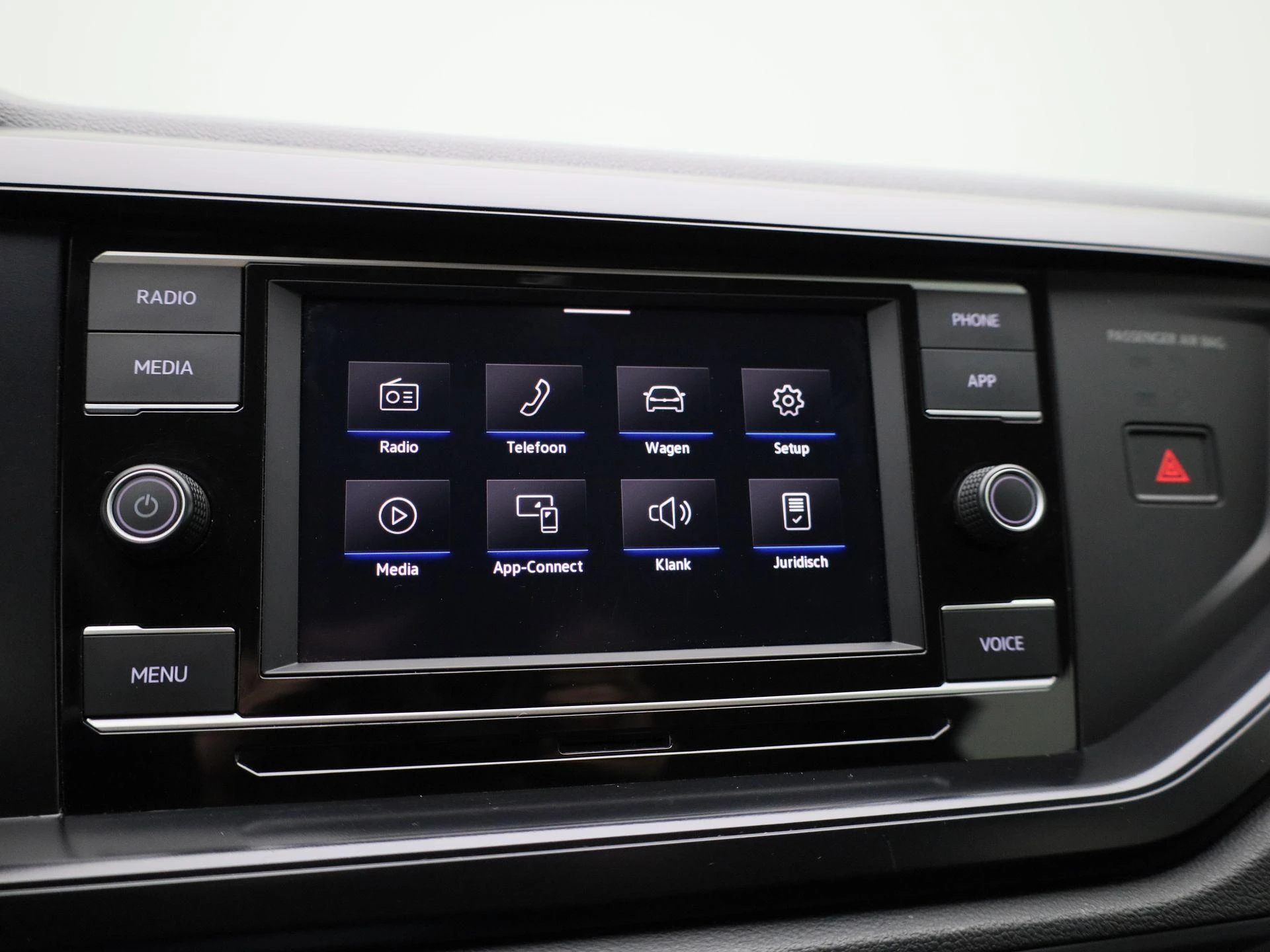 Volkswagen-Polo-image-24