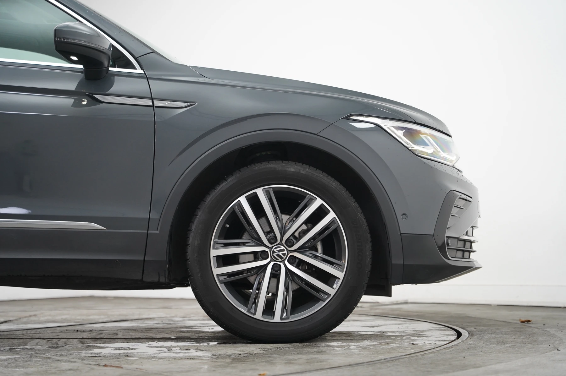 Volkswagen-Tiguan-image-34