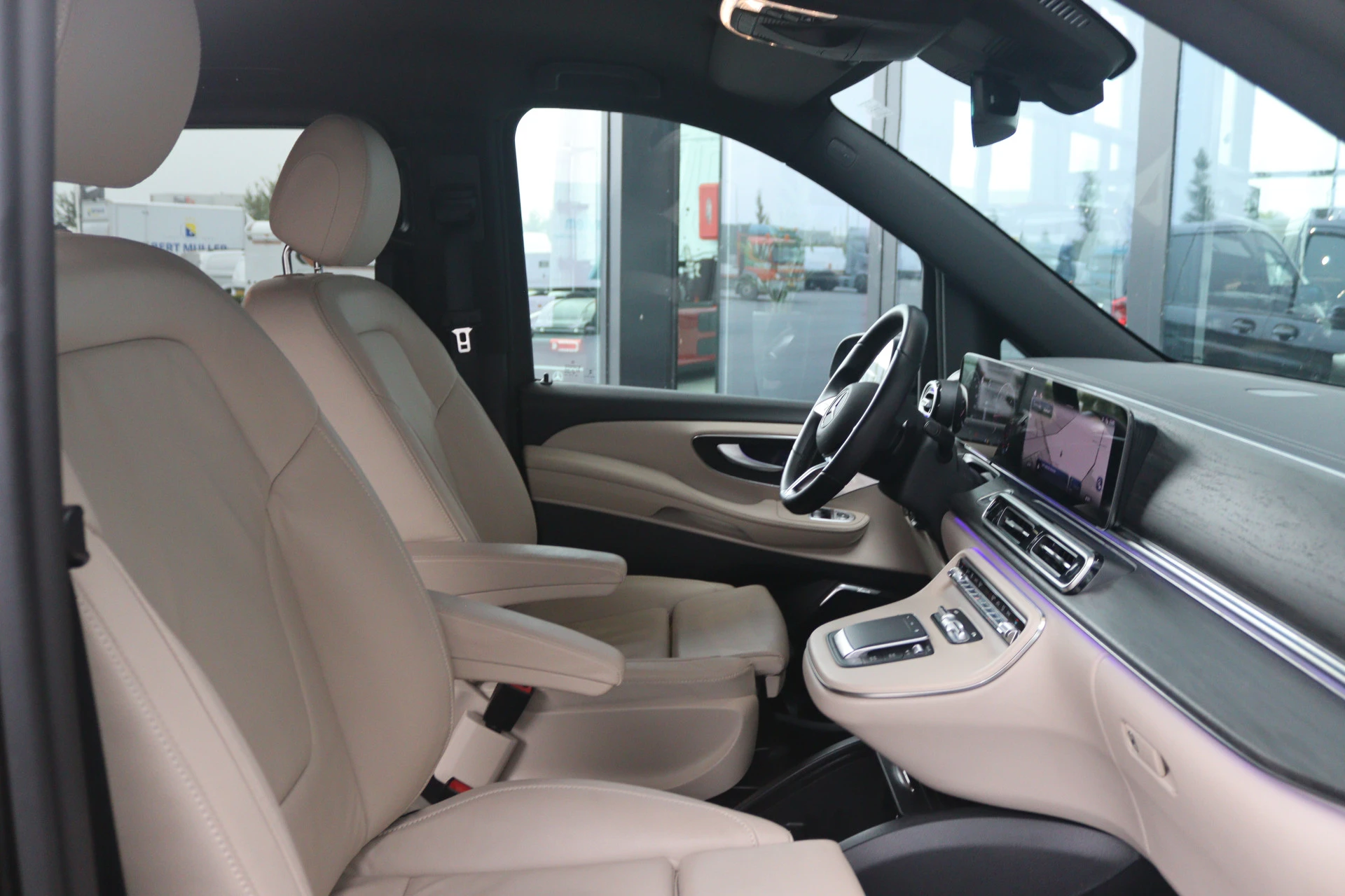 Mercedes-Benz-V-Klasse-image-5