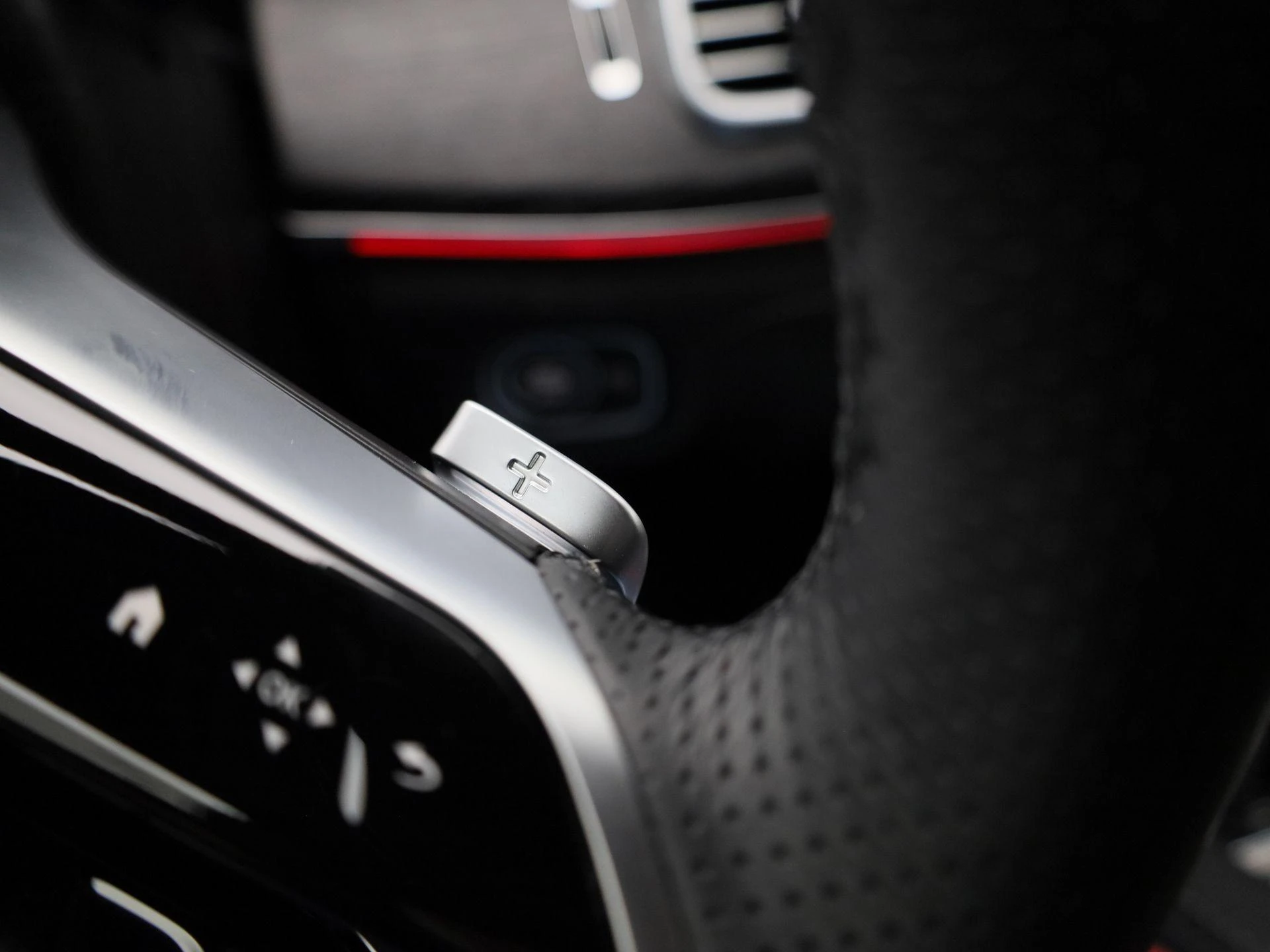 Mercedes-Benz-GLE-image-24