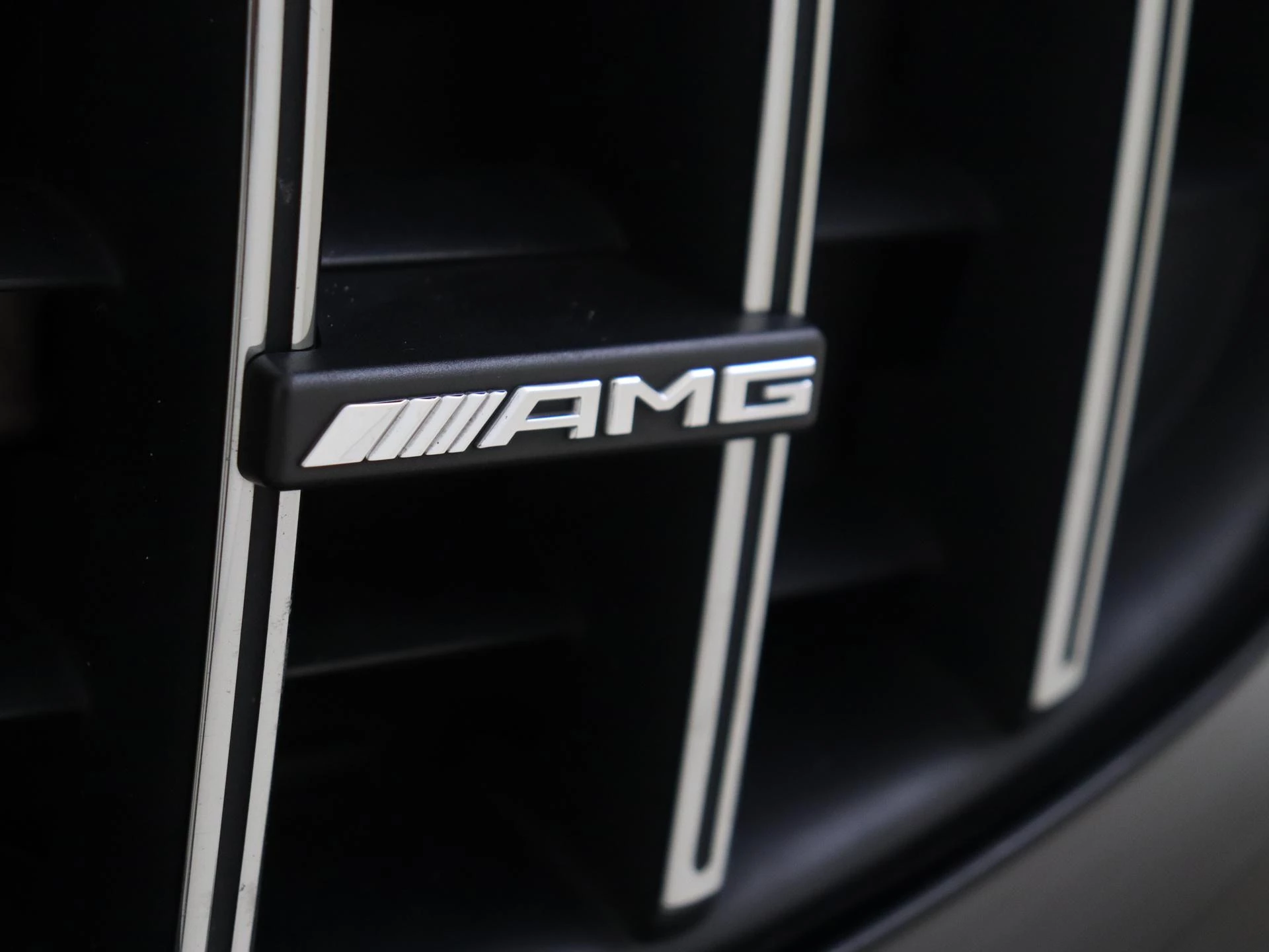 Mercedes-Benz-GLB-image-12