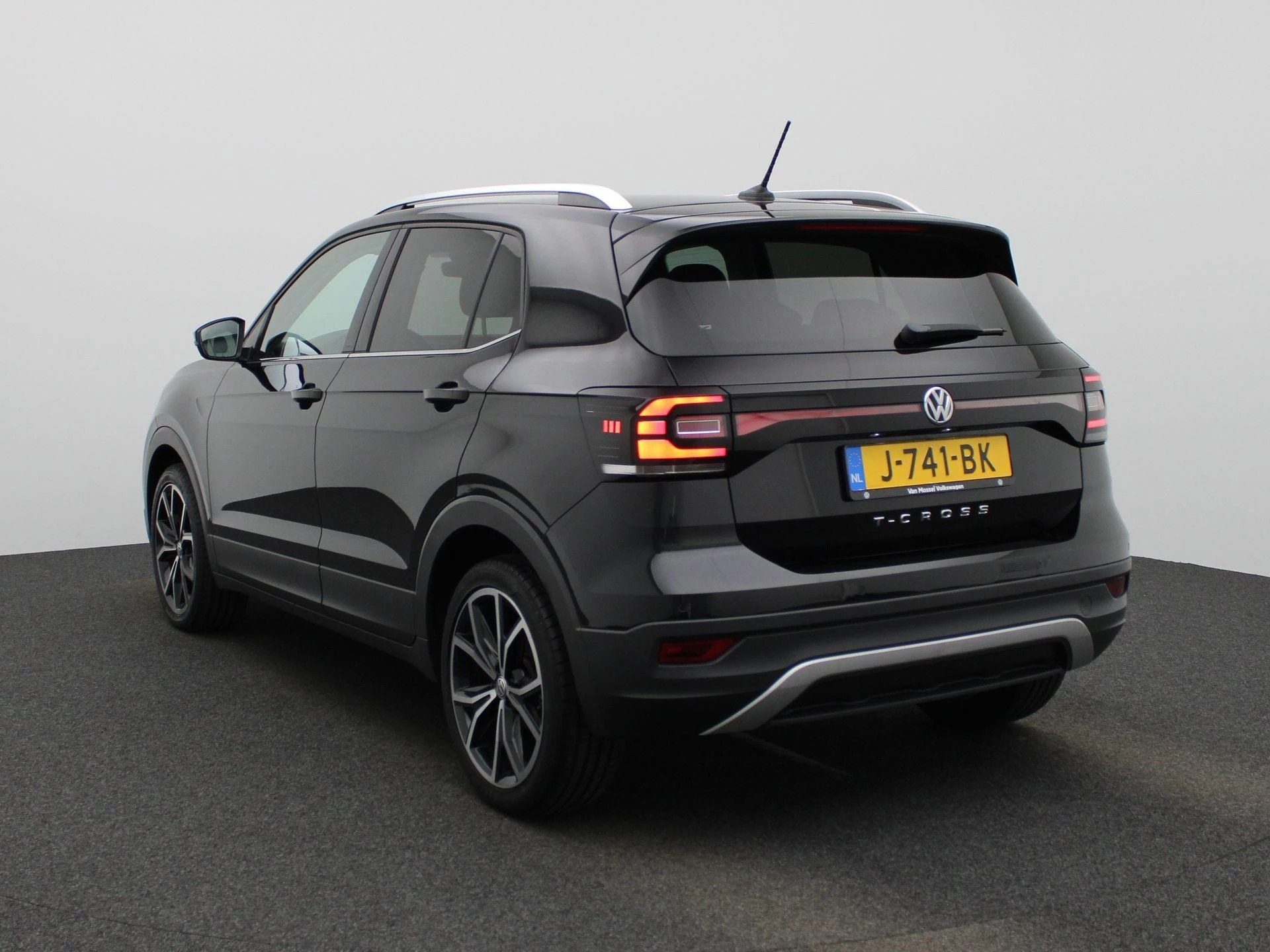 Volkswagen-T-Cross-image-1