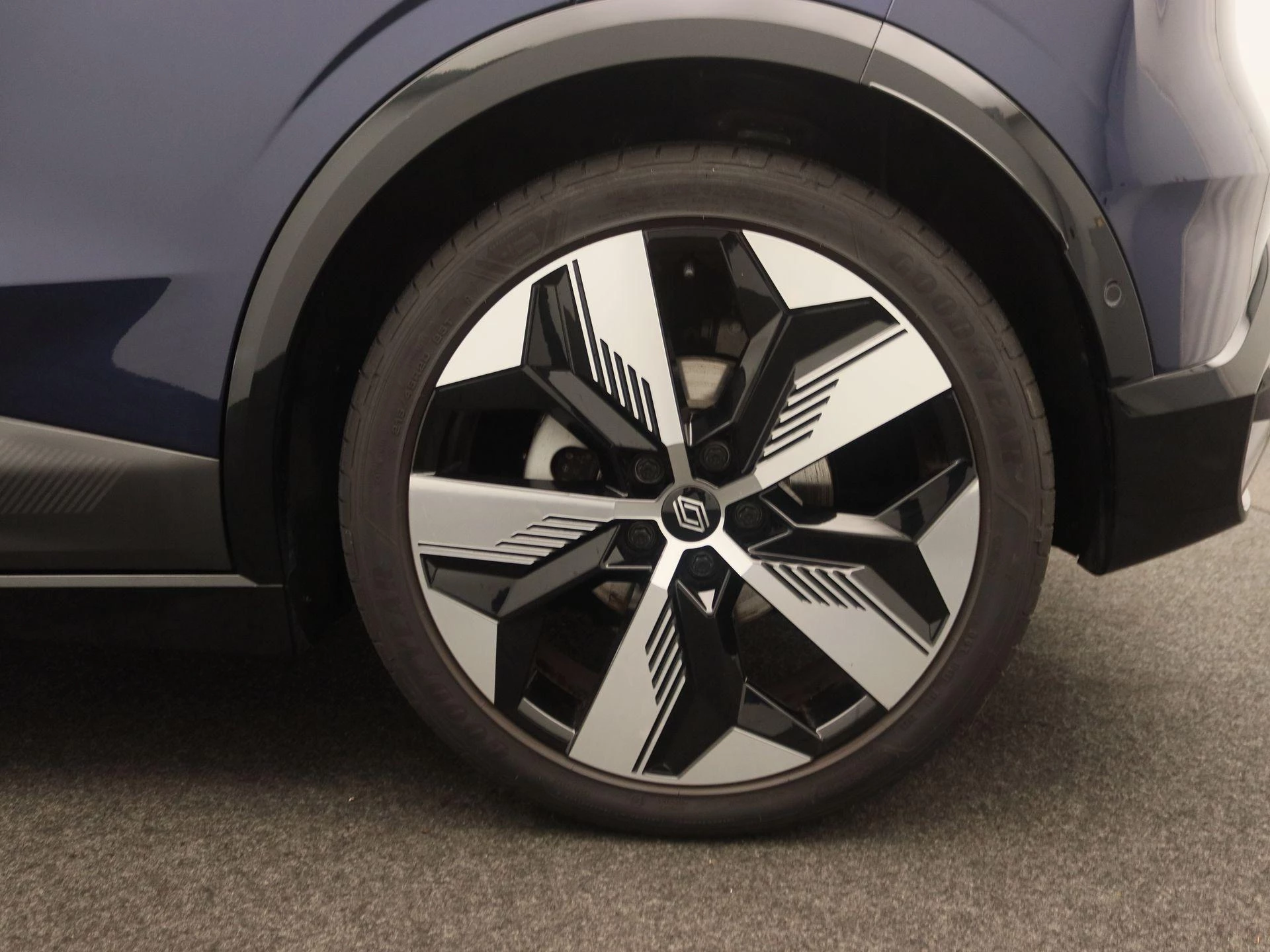 Renault-Megane E-Tech-image-13