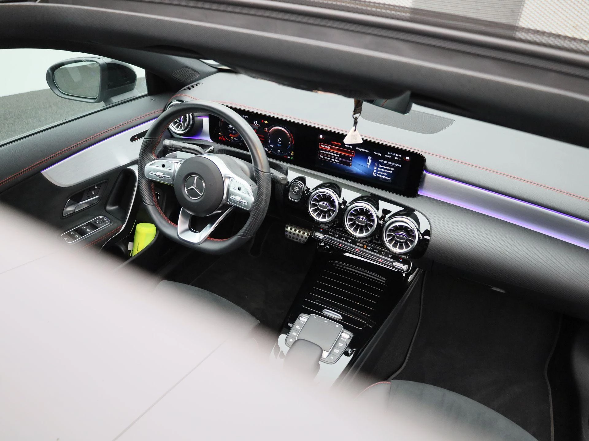 Mercedes-Benz-CLA-image-37