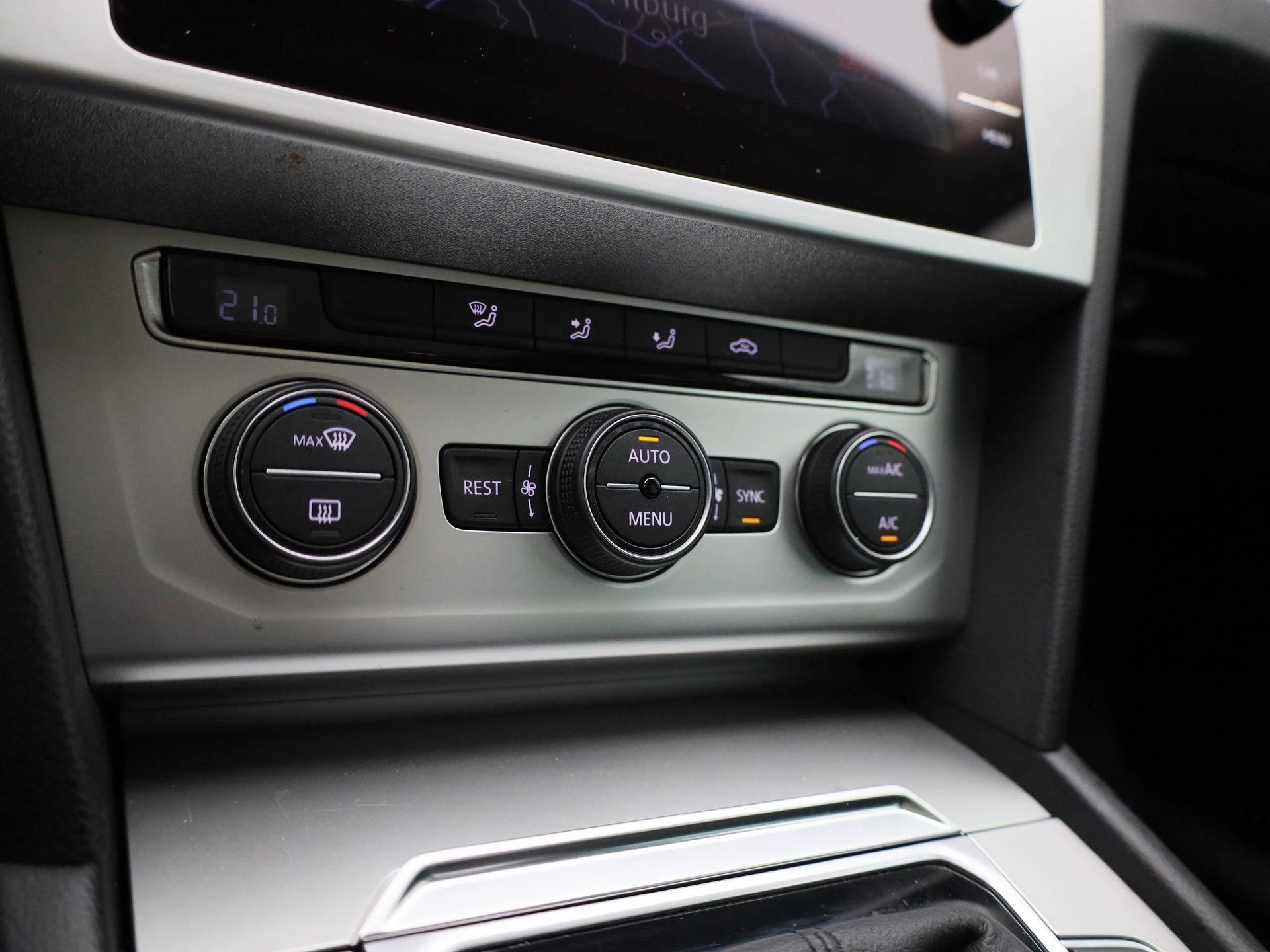 Volkswagen-Passat-image-19