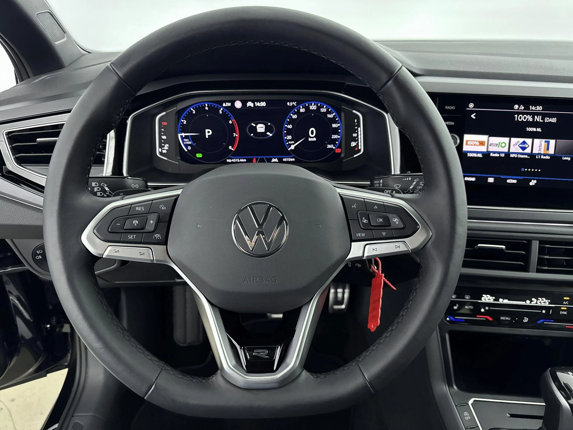 Volkswagen-Polo-image-12