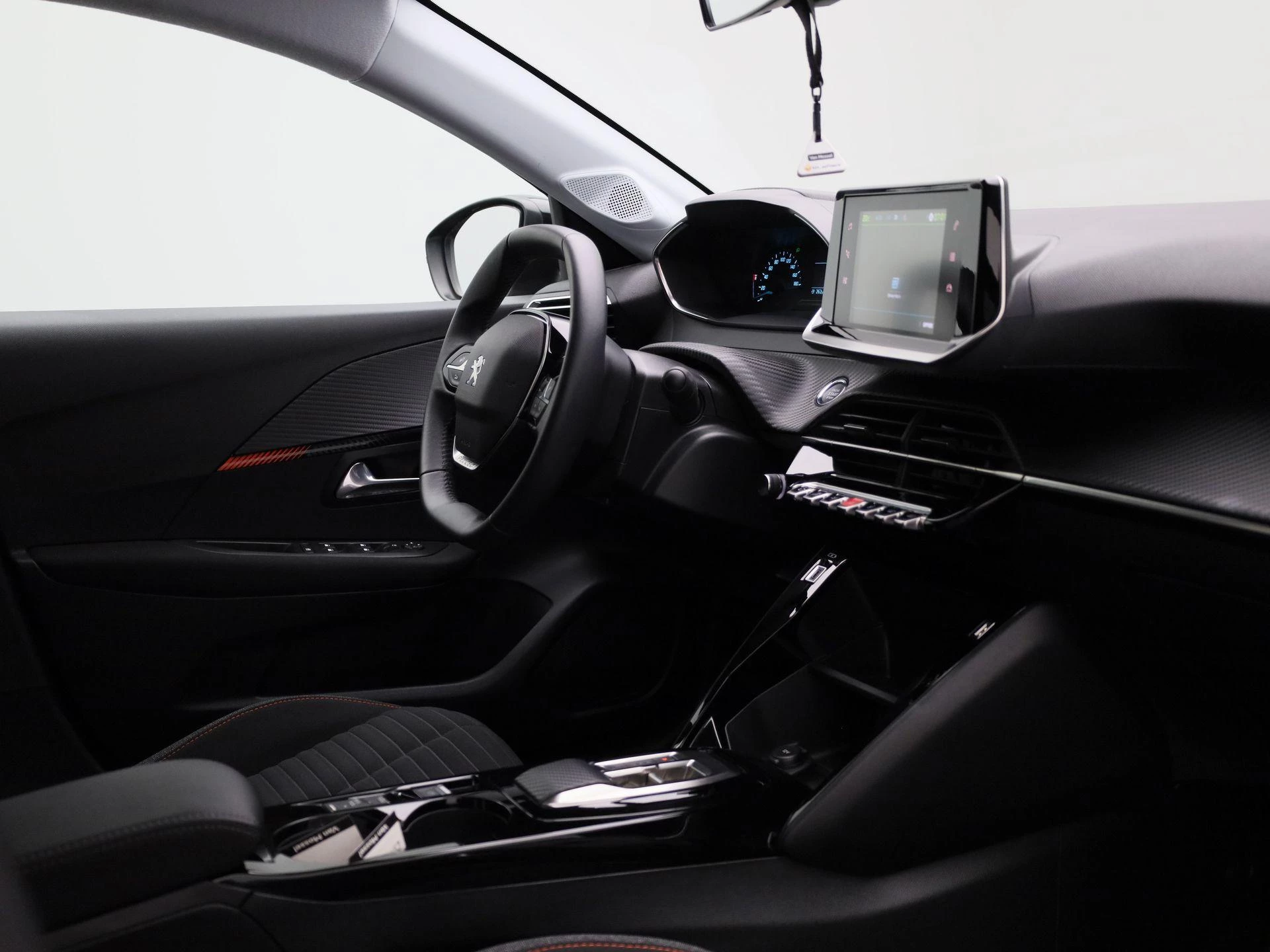 Peugeot-e-208-image-32
