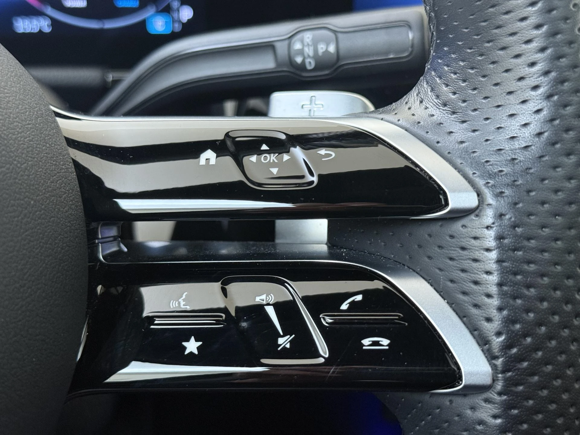 Mercedes-Benz-GLA-image-12