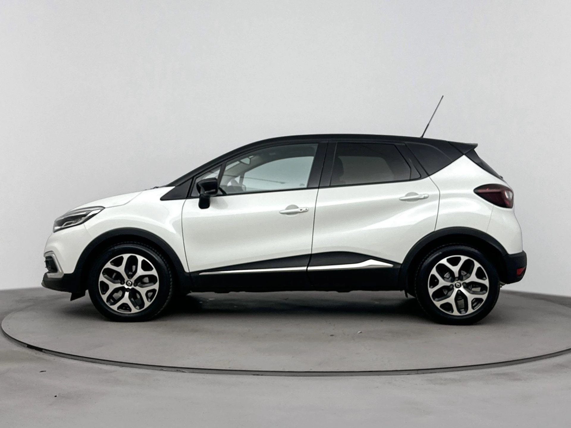 Renault-Captur-image-1