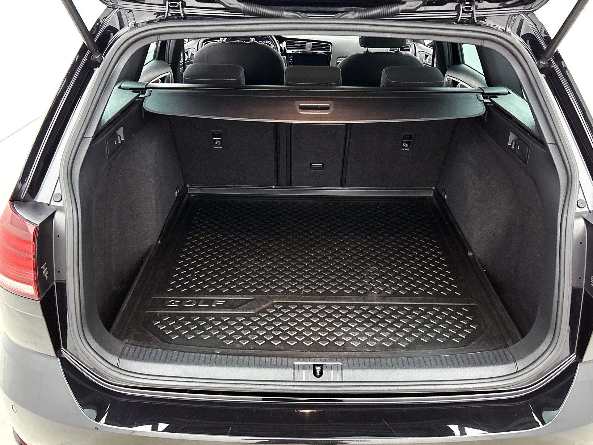 Volkswagen-Golf-image-15