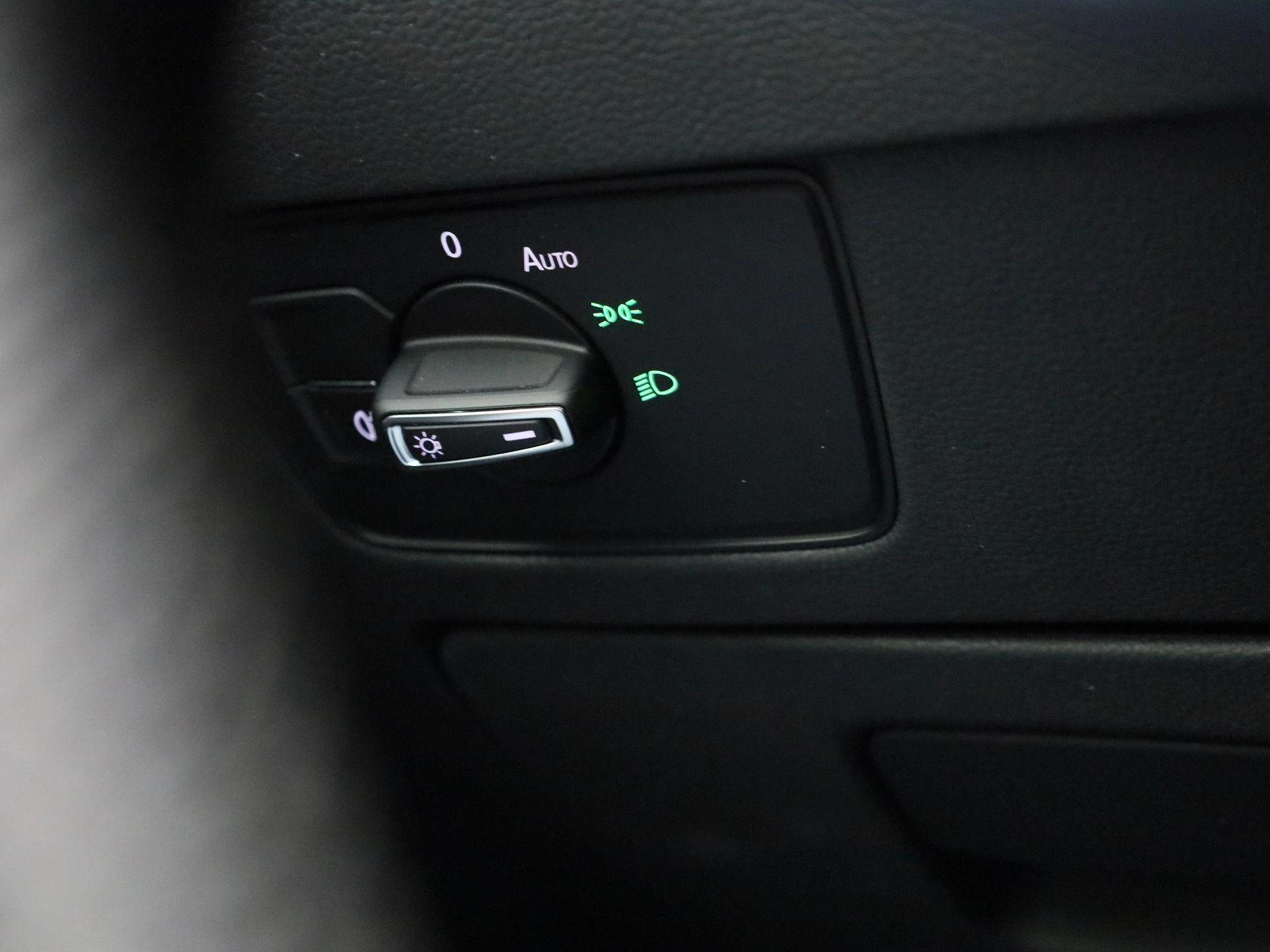 Volkswagen-Passat-image-23