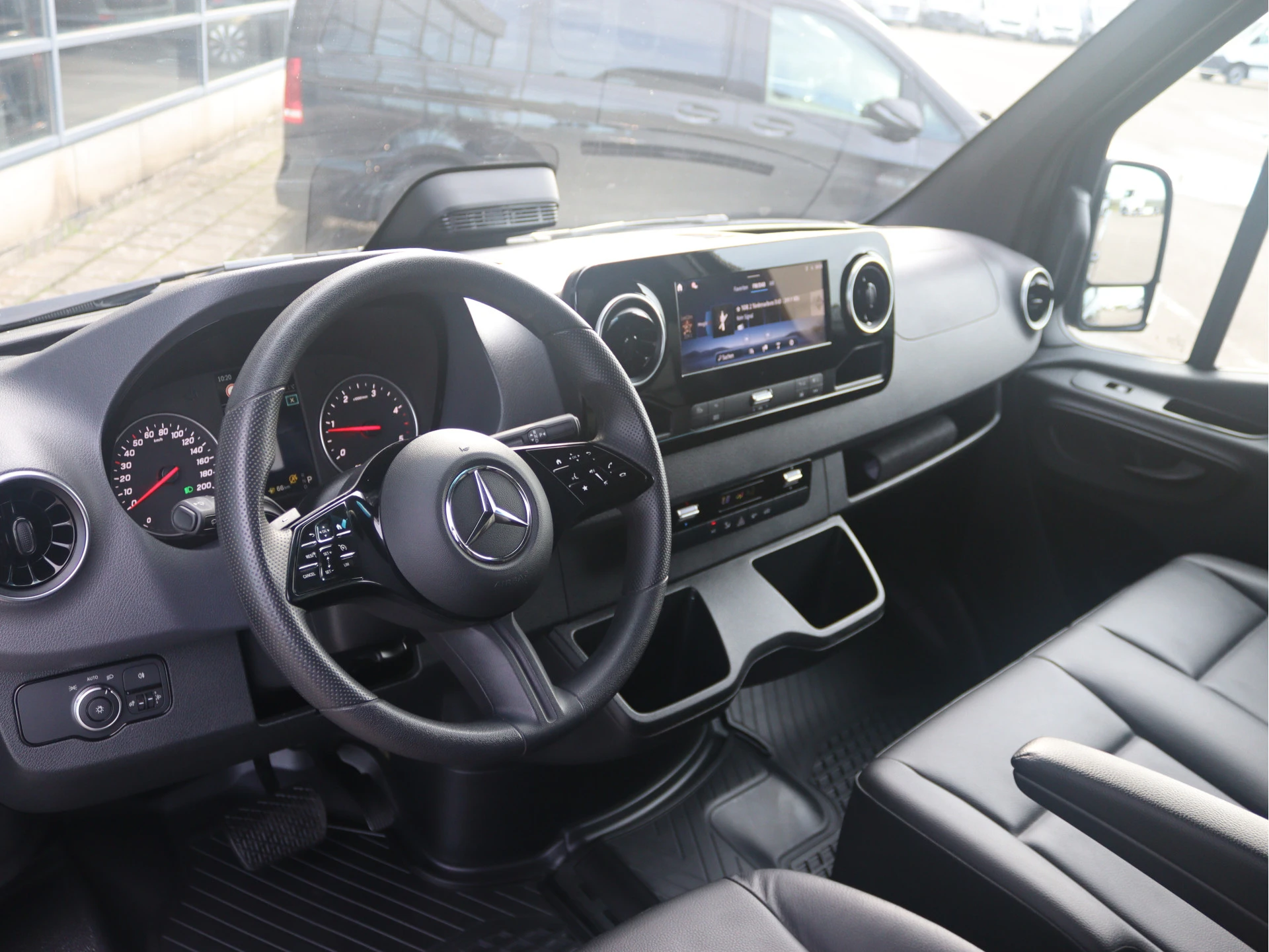 Mercedes-Benz-Sprinter-image-3