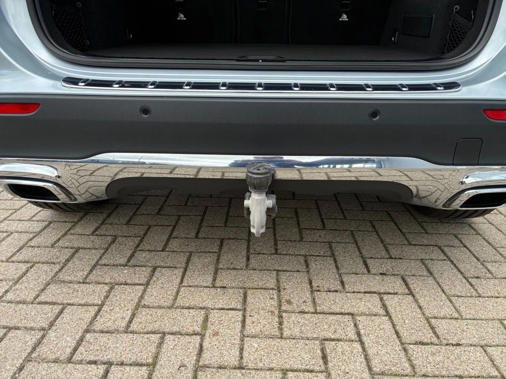 Mercedes-Benz-GLA 200 d-image-17