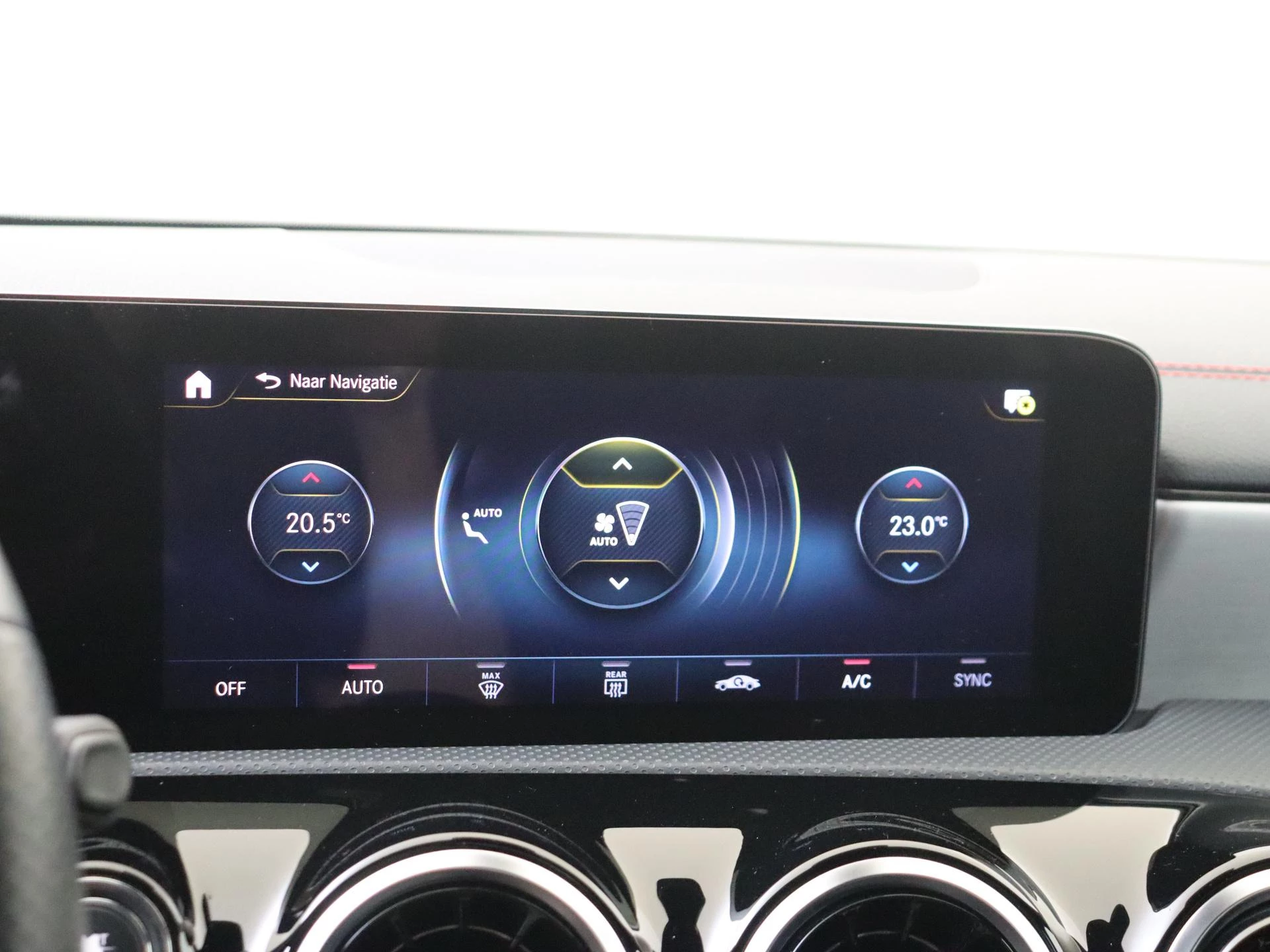 Mercedes-Benz-CLA-image-17