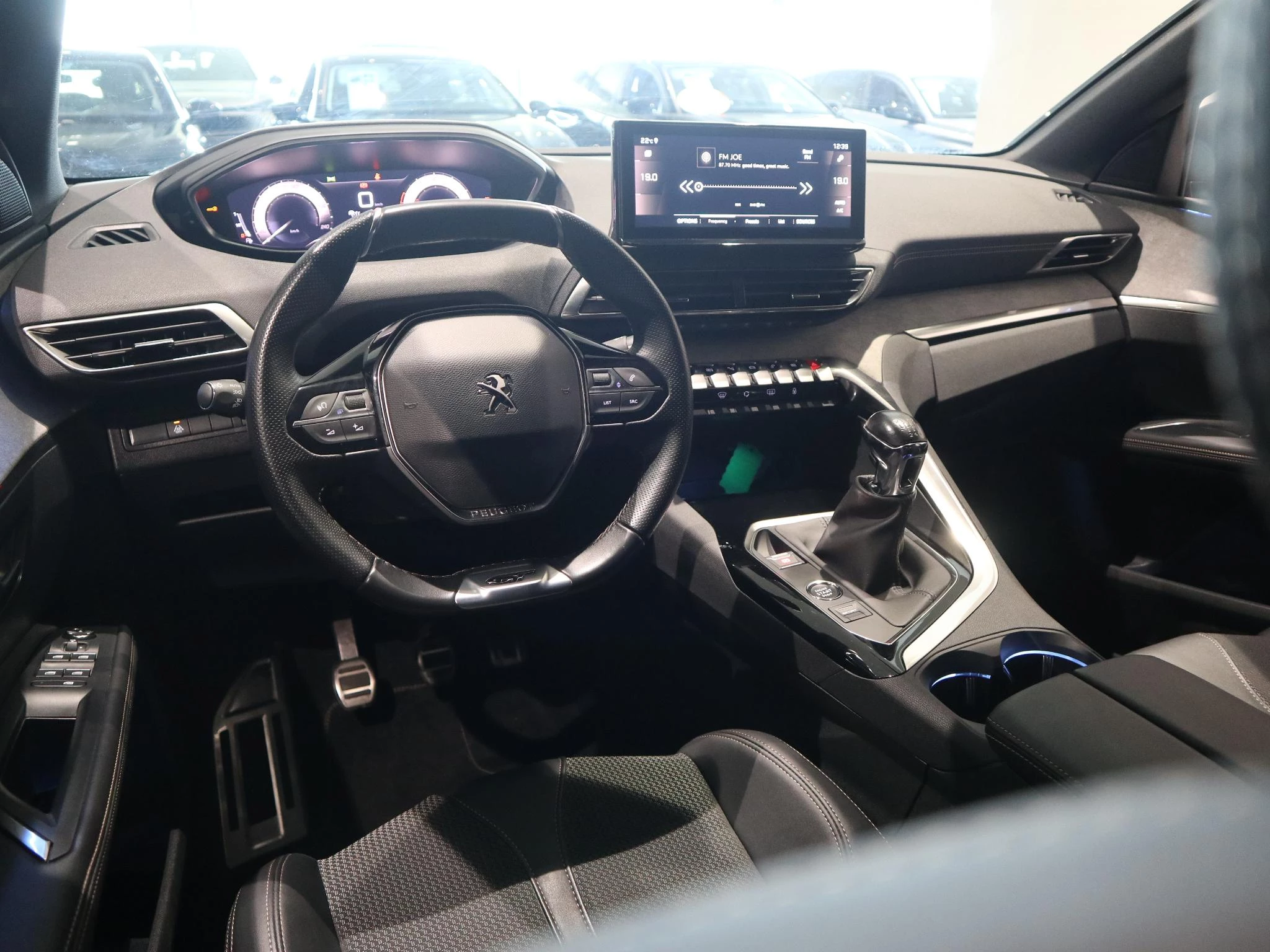 Peugeot-5008-image-12