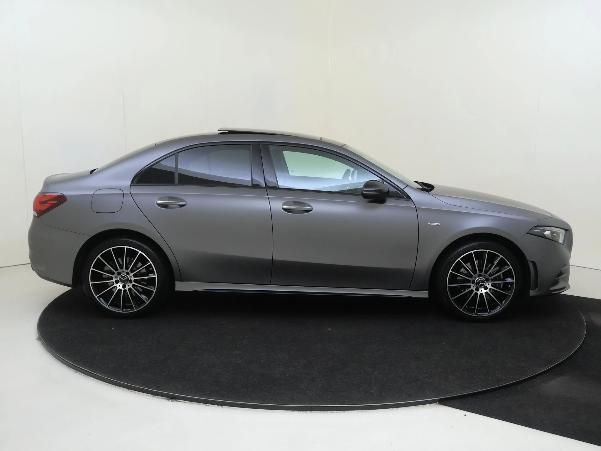 Mercedes-Benz-A-Klasse-image-8
