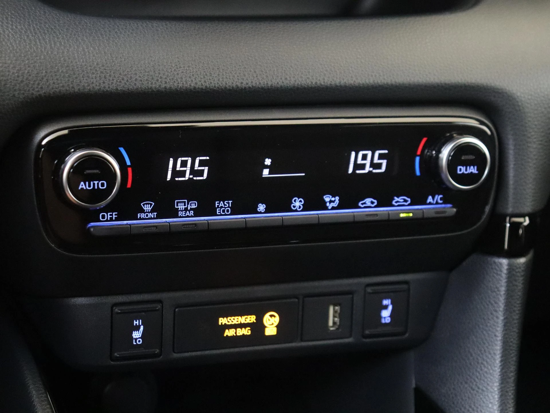 Toyota-Yaris-image-19