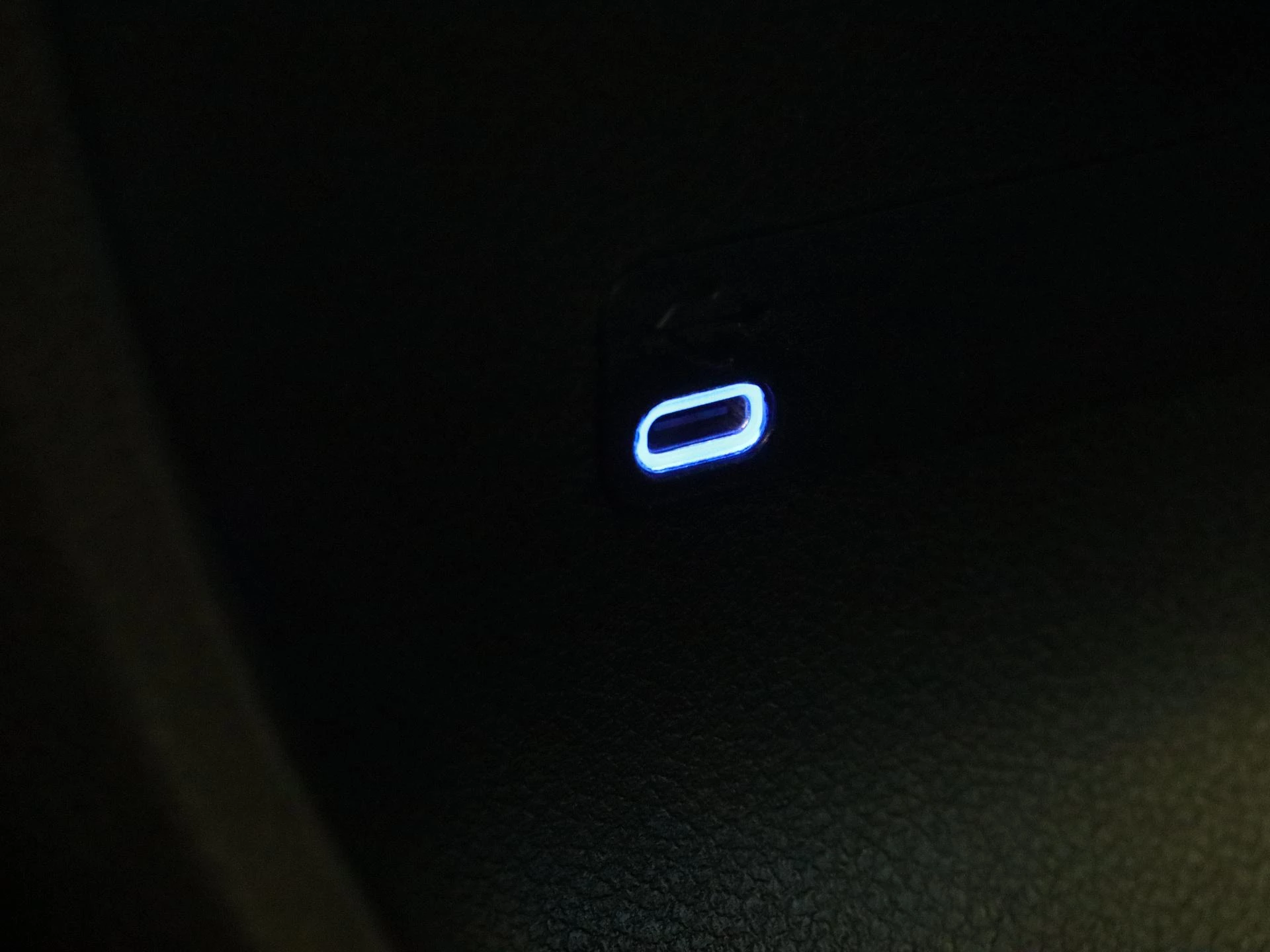 Mercedes-Benz-CLA-image-24