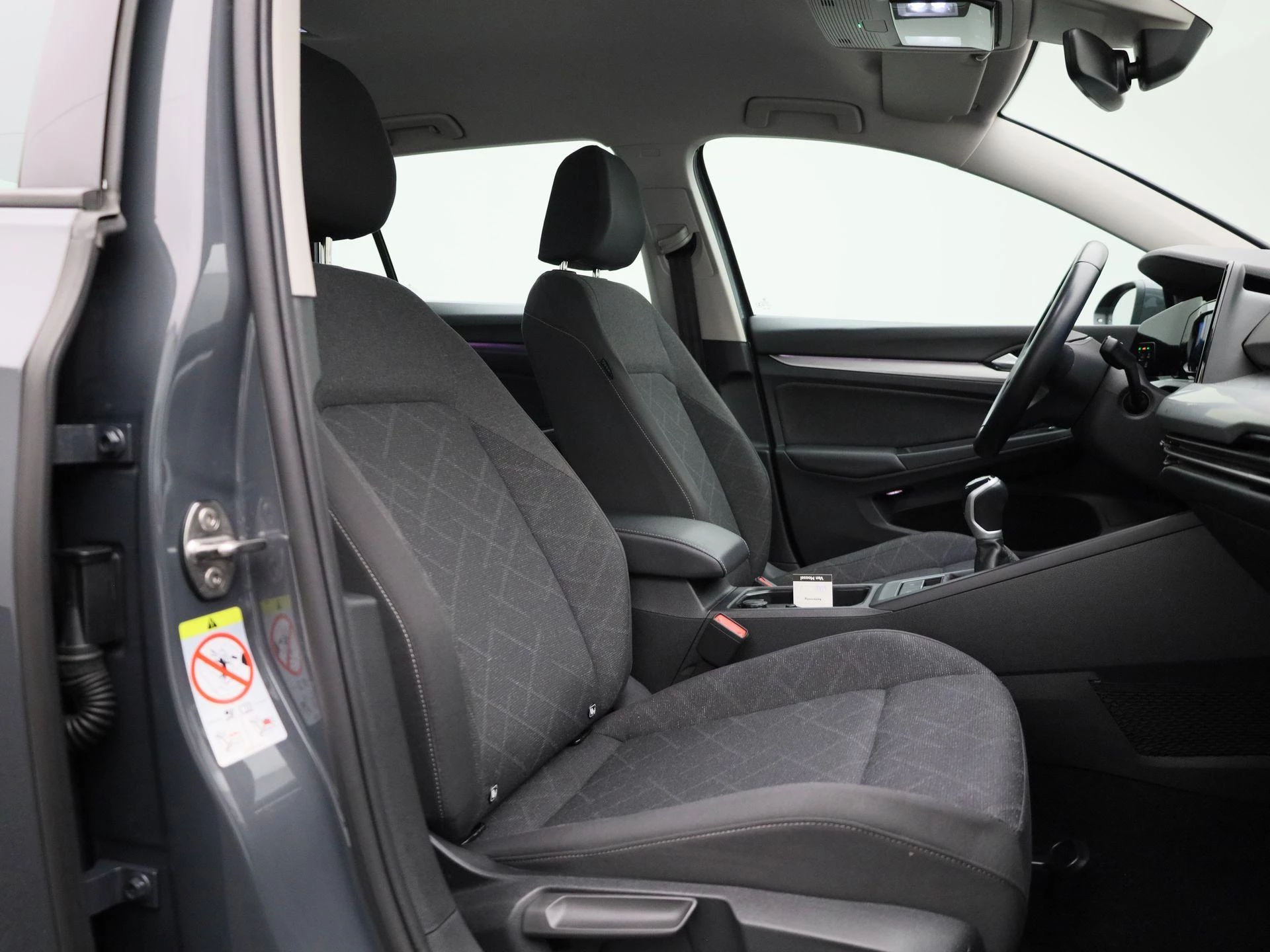 Volkswagen-Golf-image-31