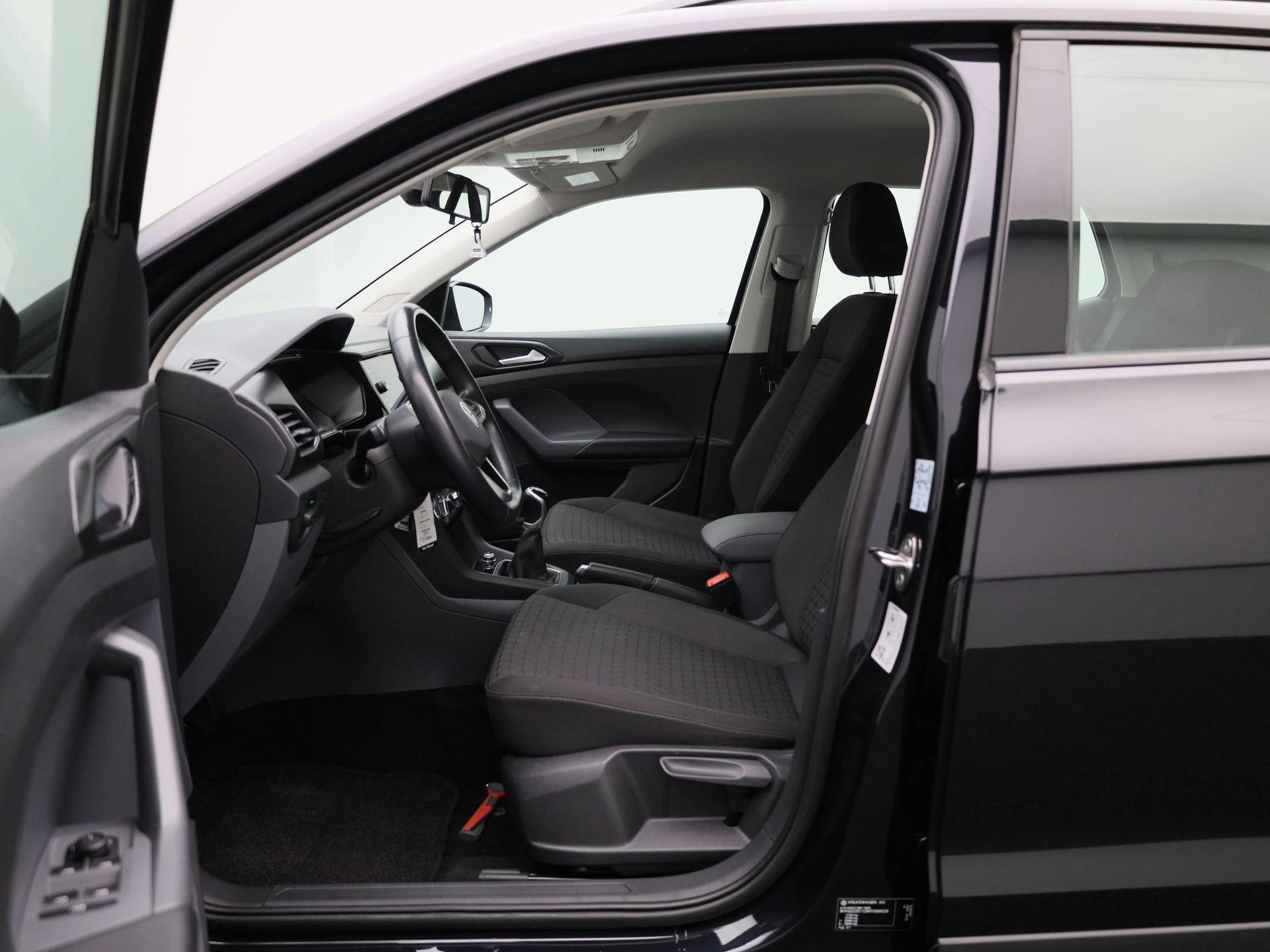 Volkswagen-T-Cross-image-8