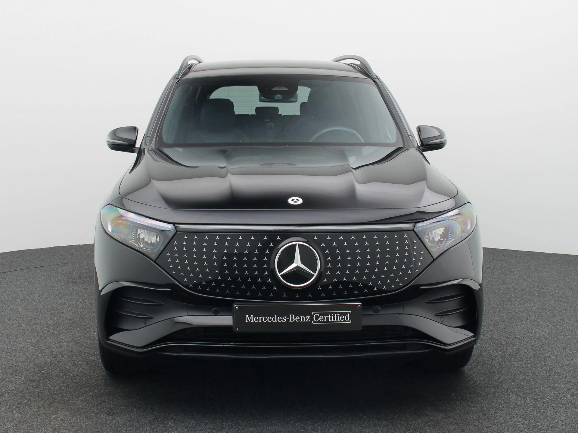 Mercedes-Benz-EQB-image-2