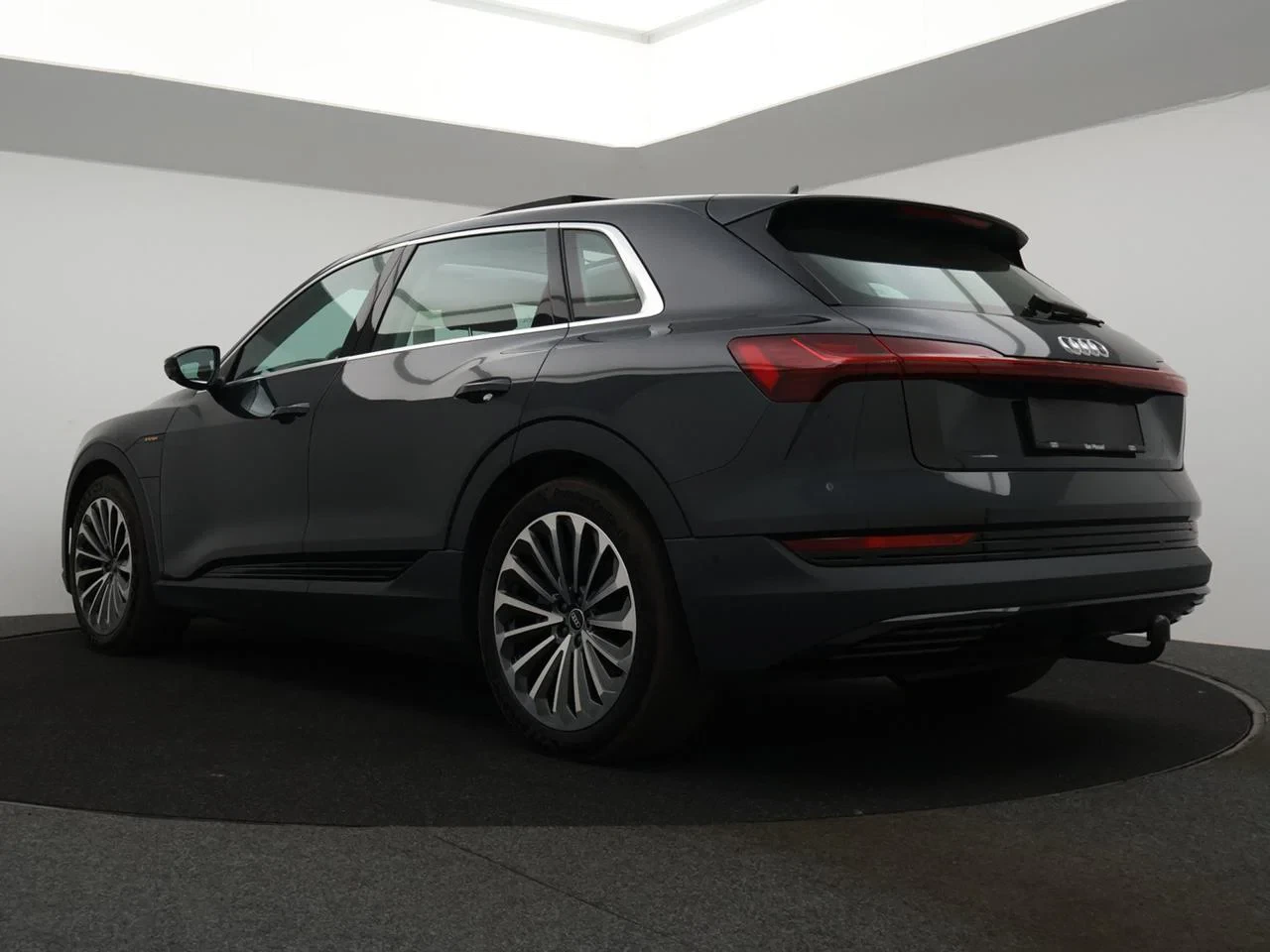 Audi e-tron Audi e-tron 95kWh 55 QUATTRO 408PK *AUTOMAAT*PANODAK*TREKHAAK*BRUIN LEDER*ACC*CAMERA*PDC*NAVI*APP-CONNECT*...*